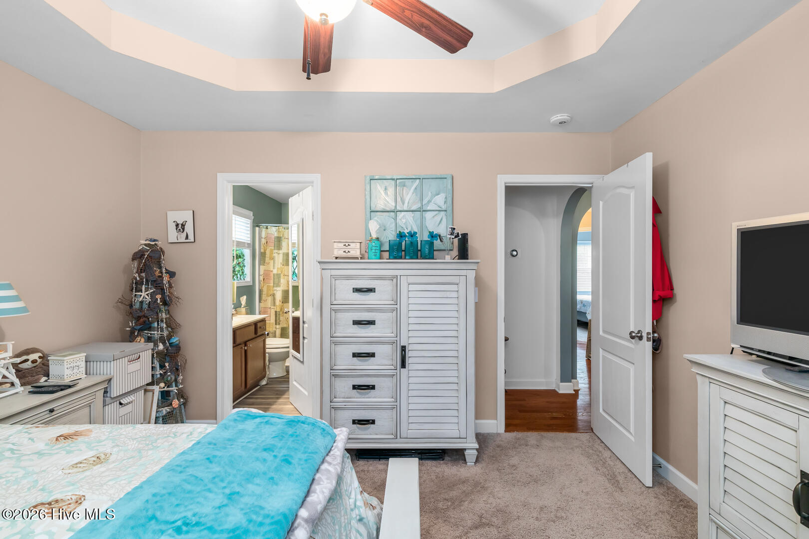 100562392 | Photo 24