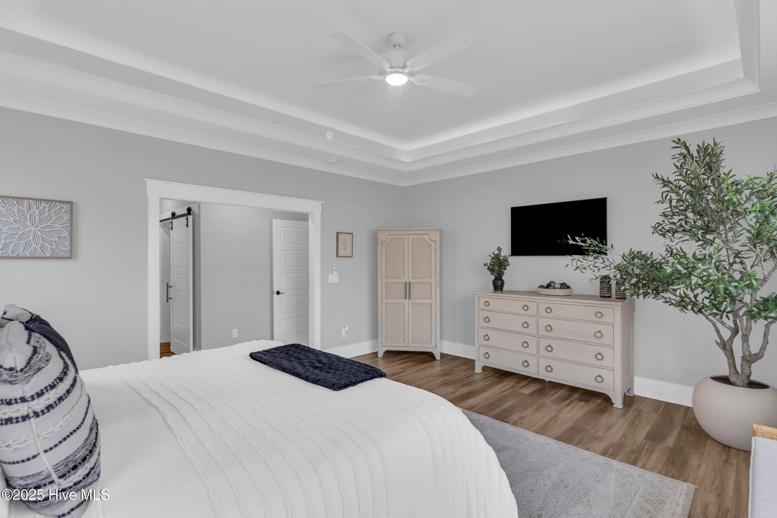 100543142 | Photo 25