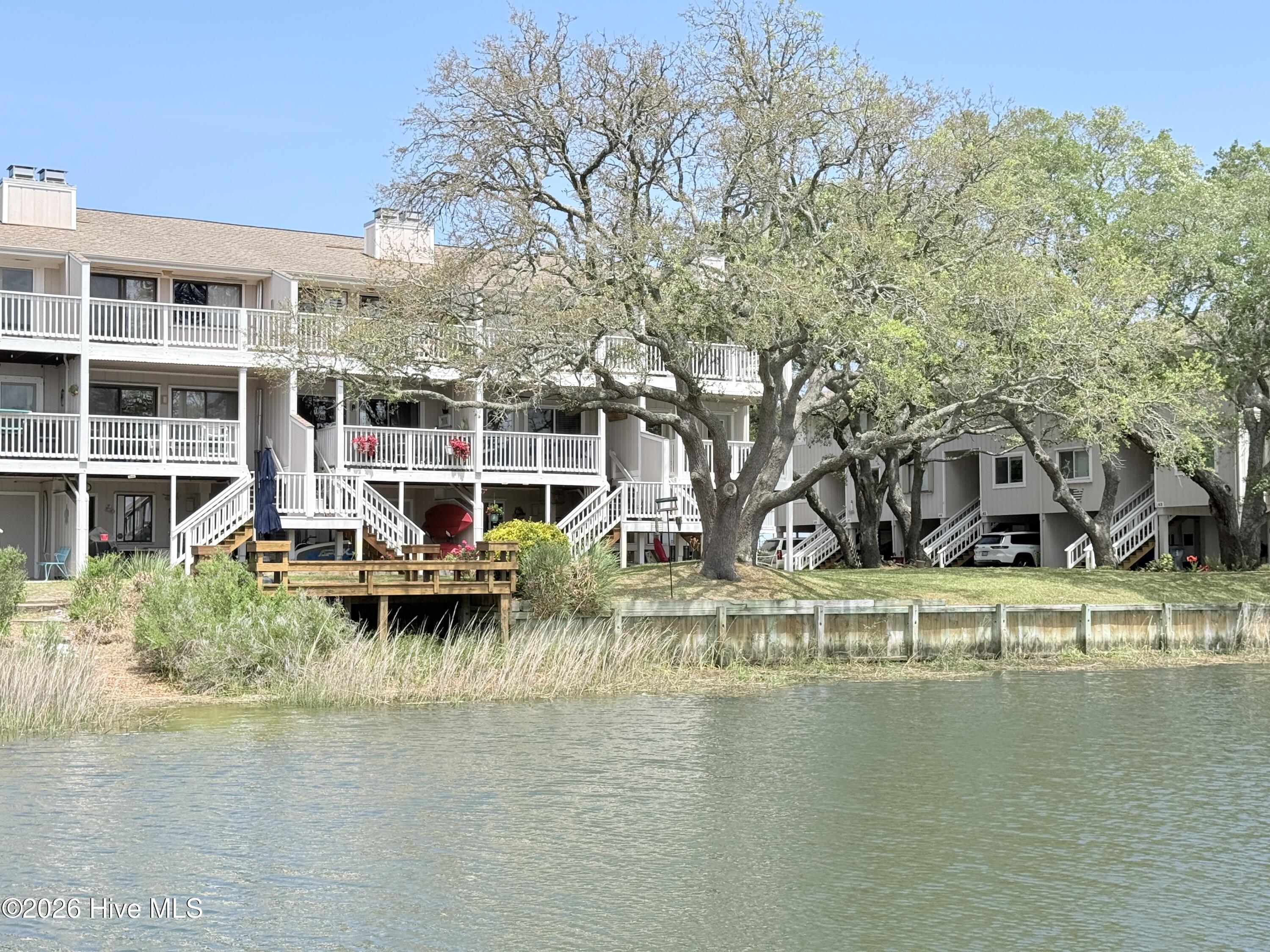 100570413 | Photo 44