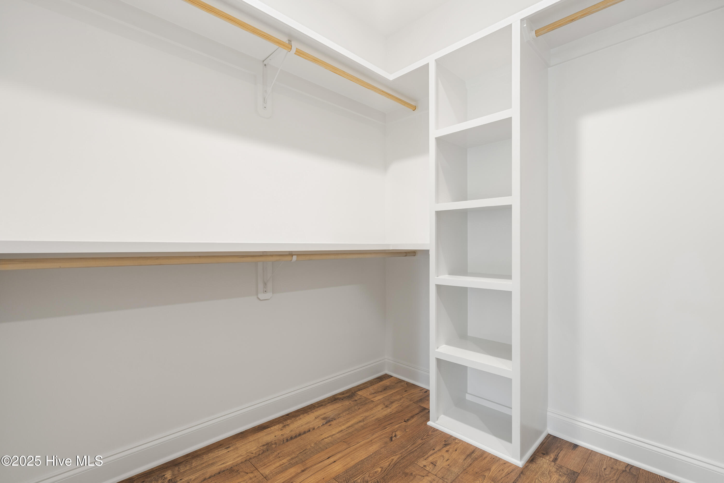 100493135 | Photo 34