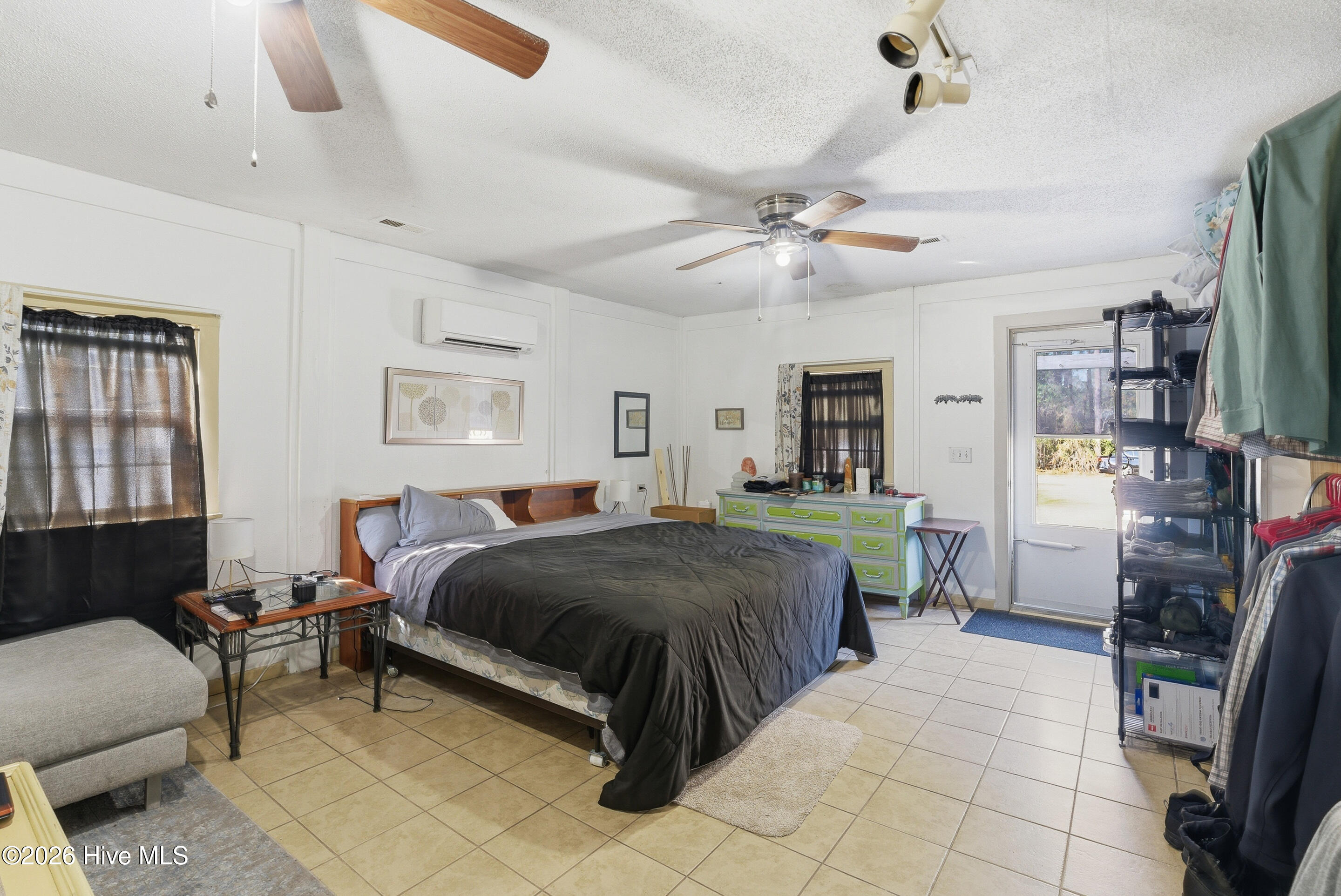 100563534 | Photo 23