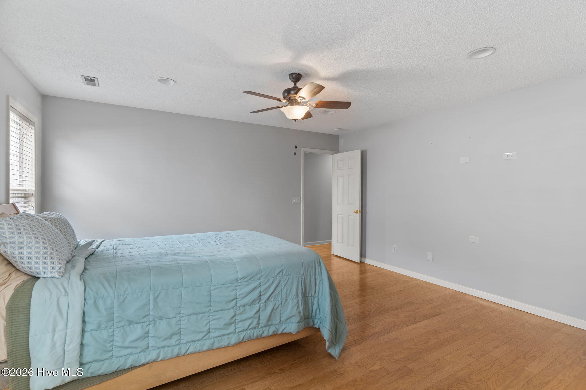 100569339 | Photo 34