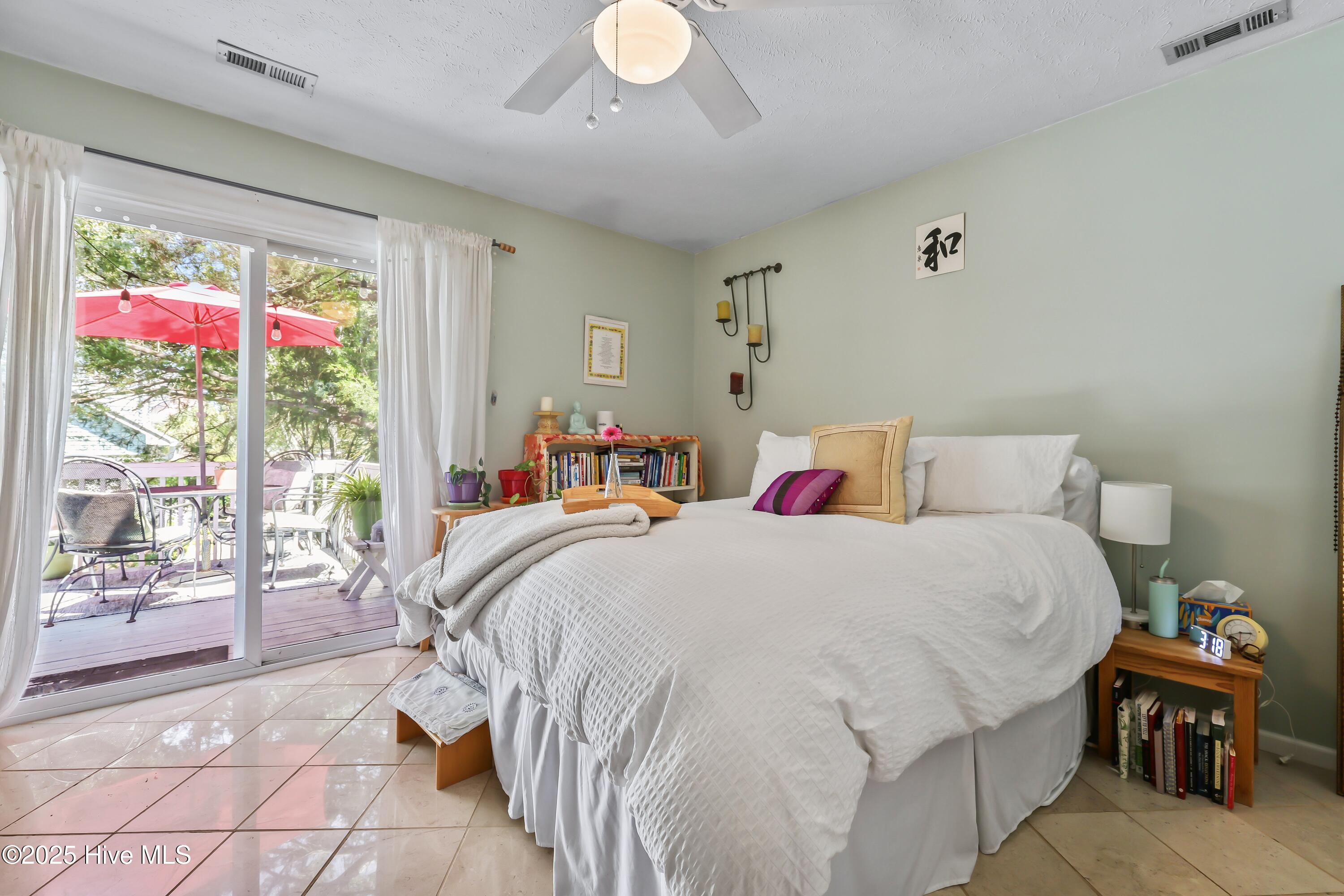 100519287 | Photo 23