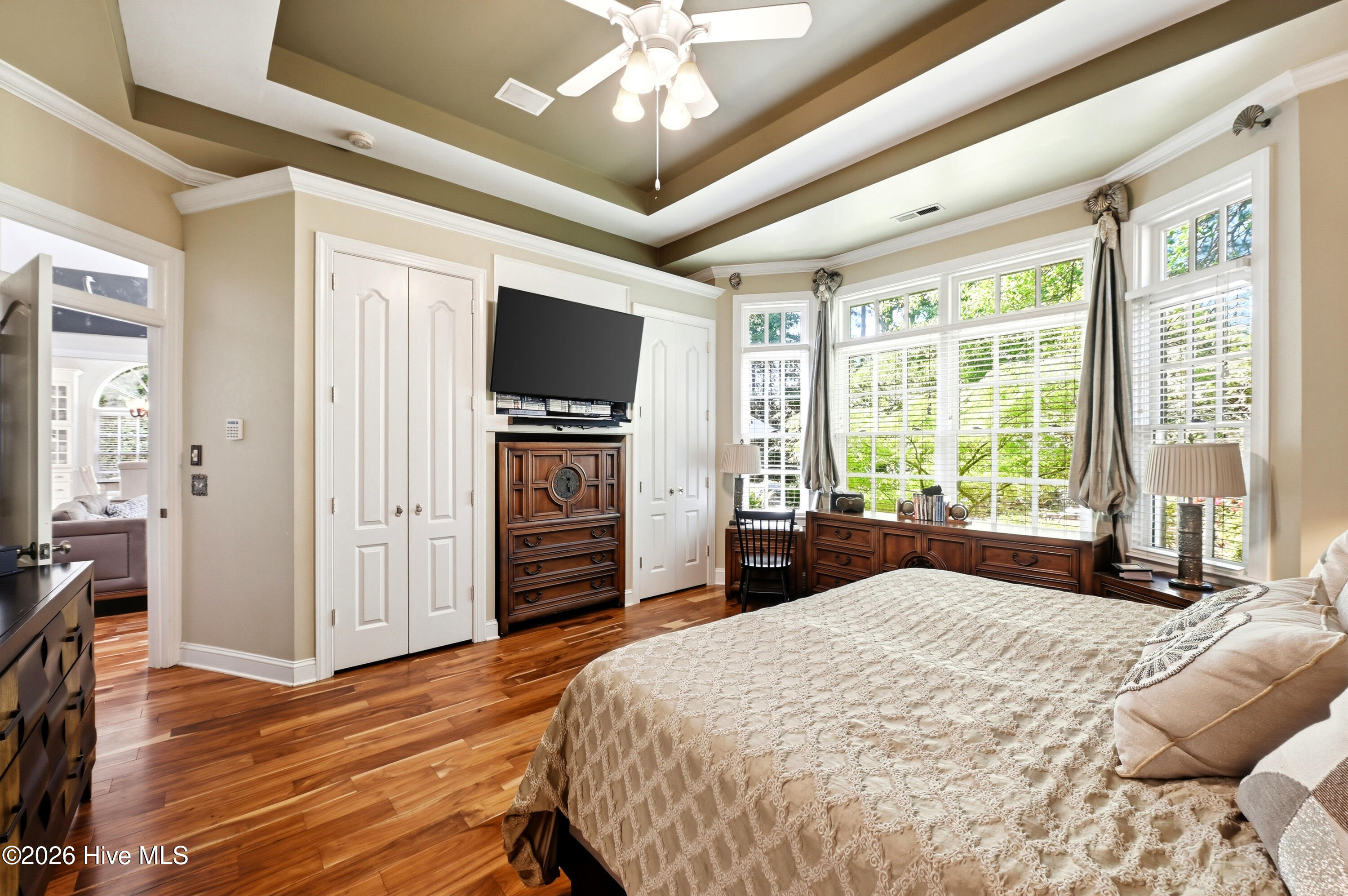 100567999 | Photo 20