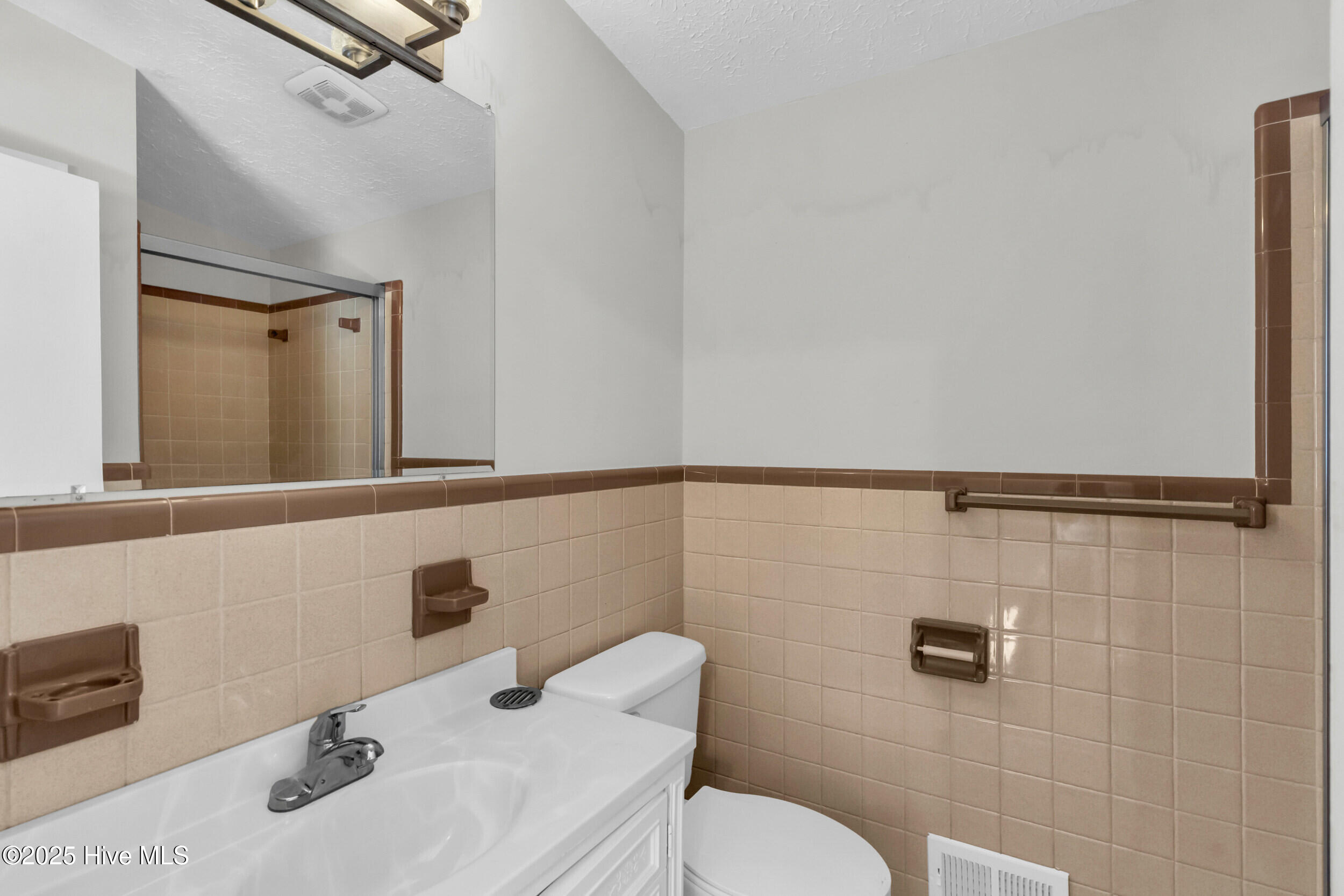 100532133 | Photo 25