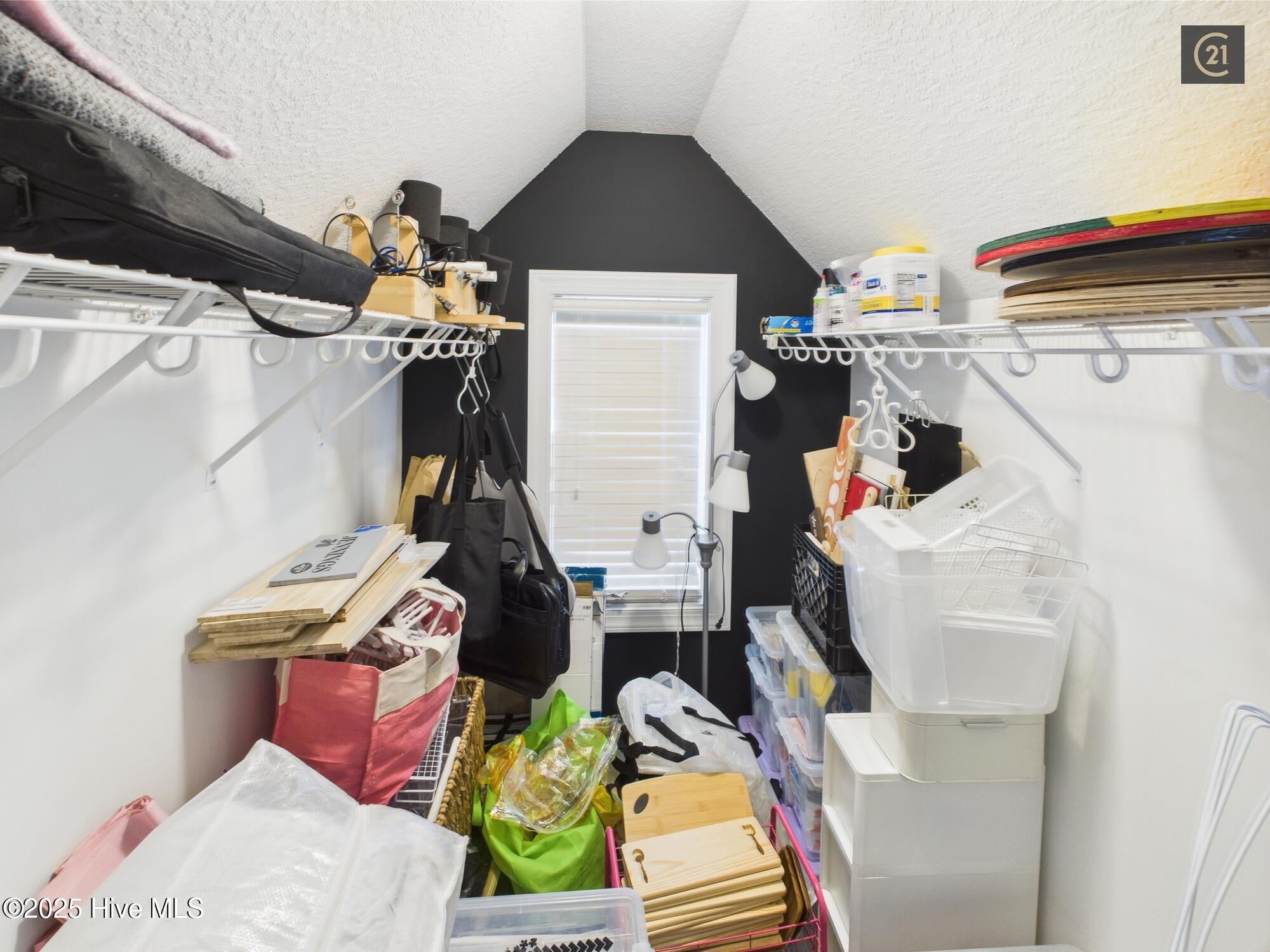 100531187 | Photo 14