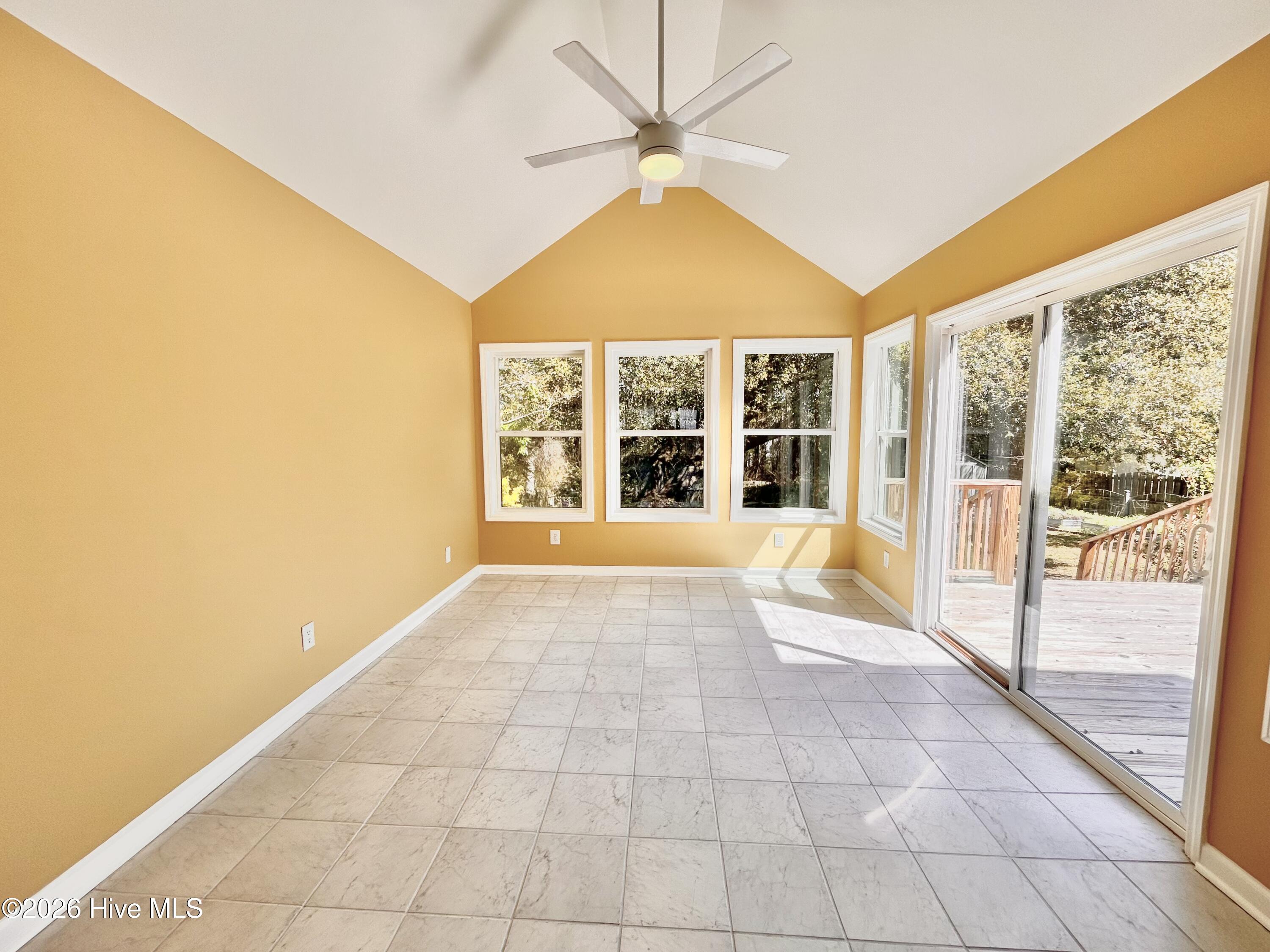 100564341 | Photo 42