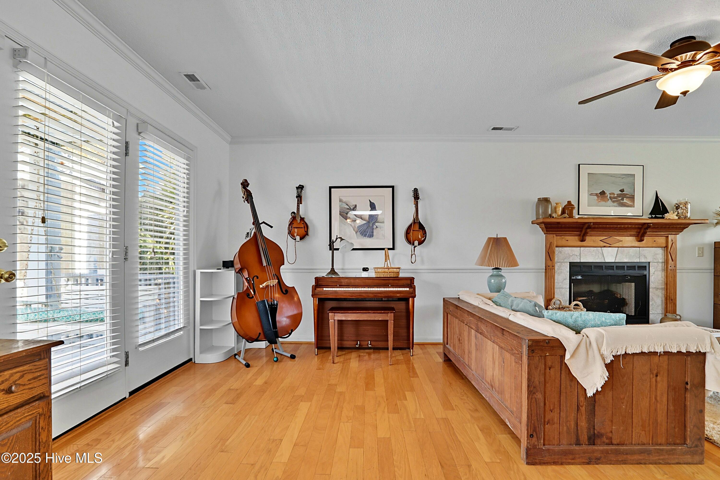 100532485 | Photo 12