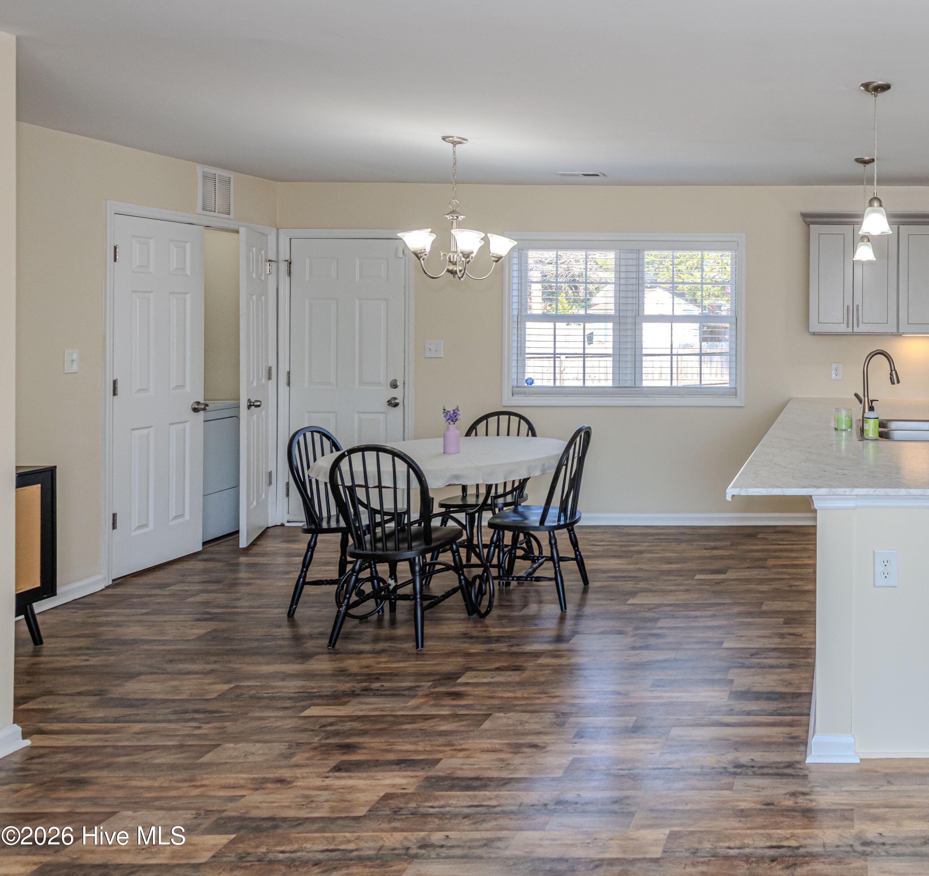 100558522 | Photo 11