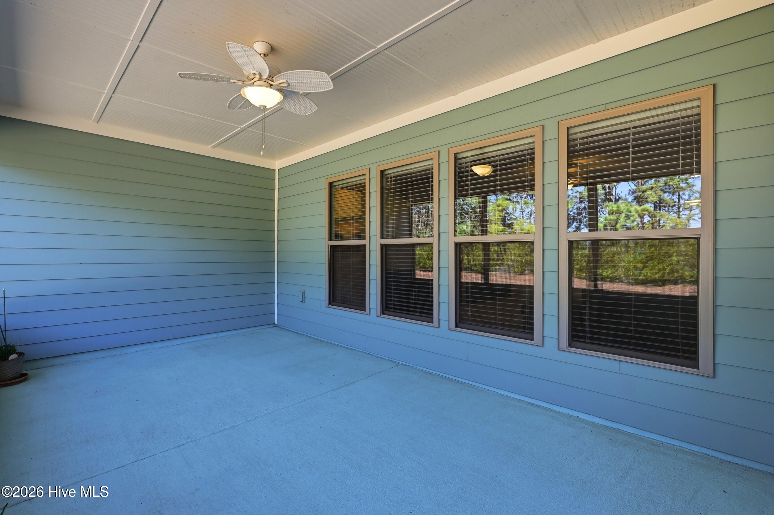 100565292 | Photo 35