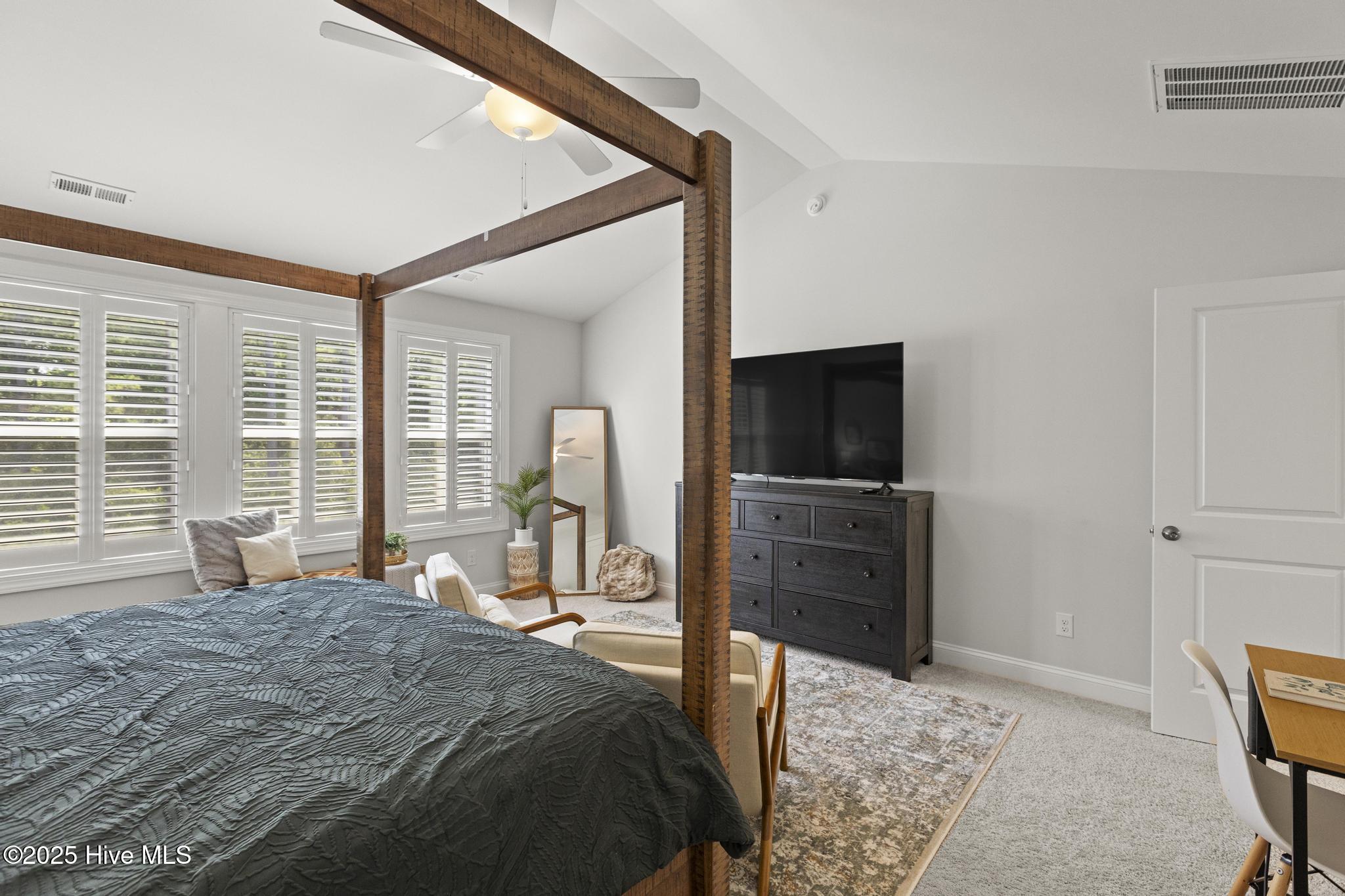 100516290 | Photo 40