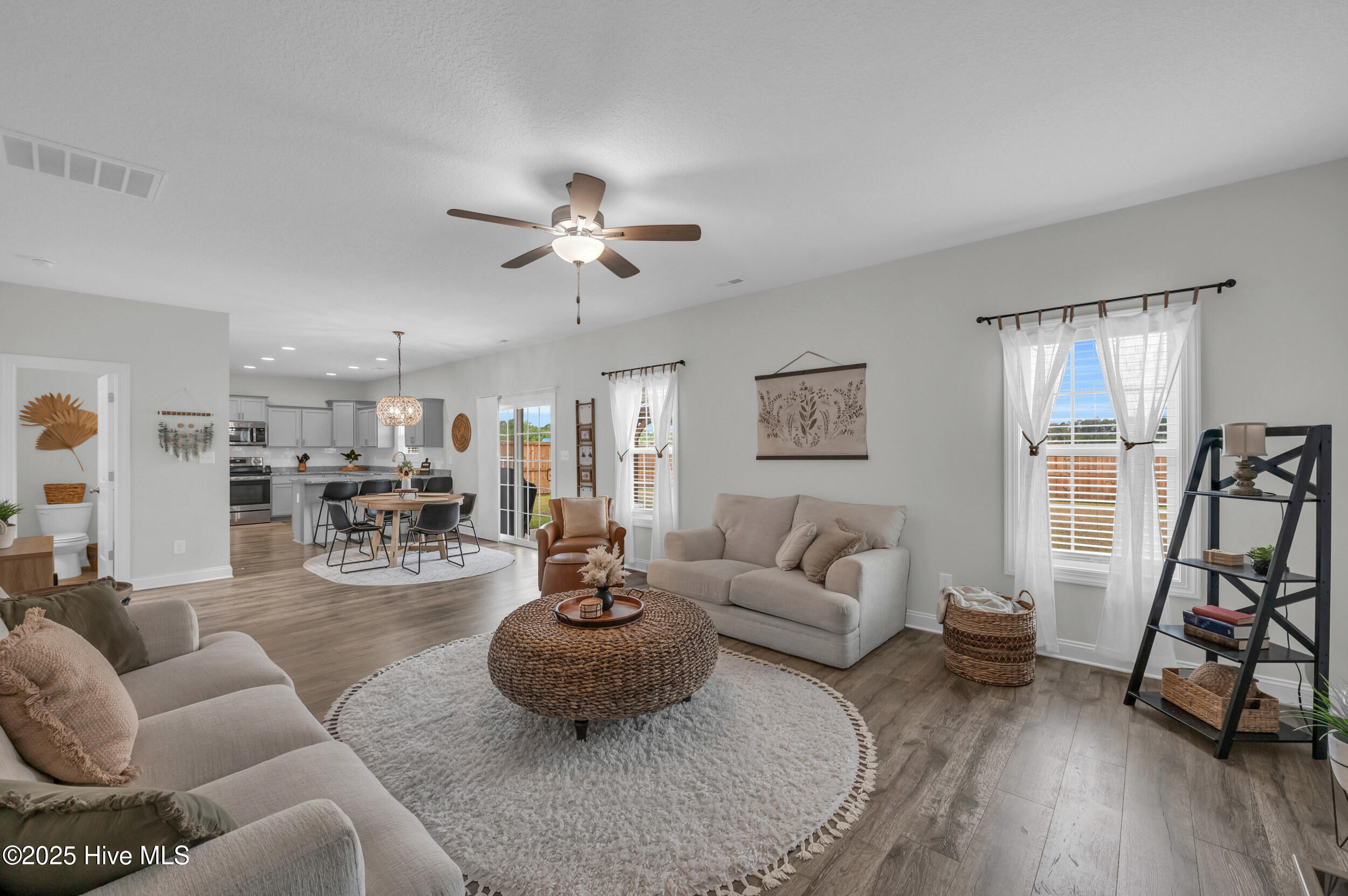 100531101 | Photo 12