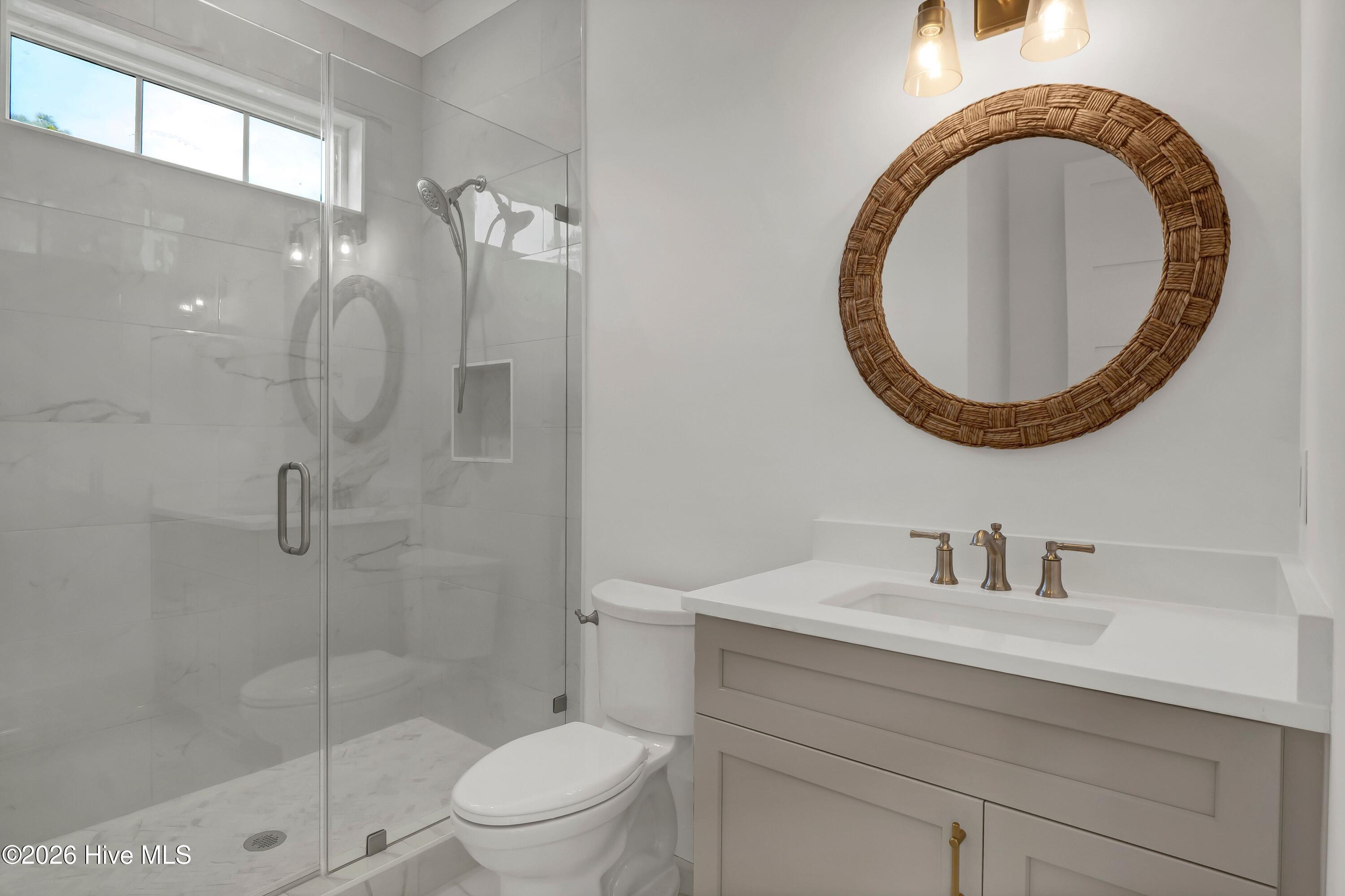 100553648 | Photo 44