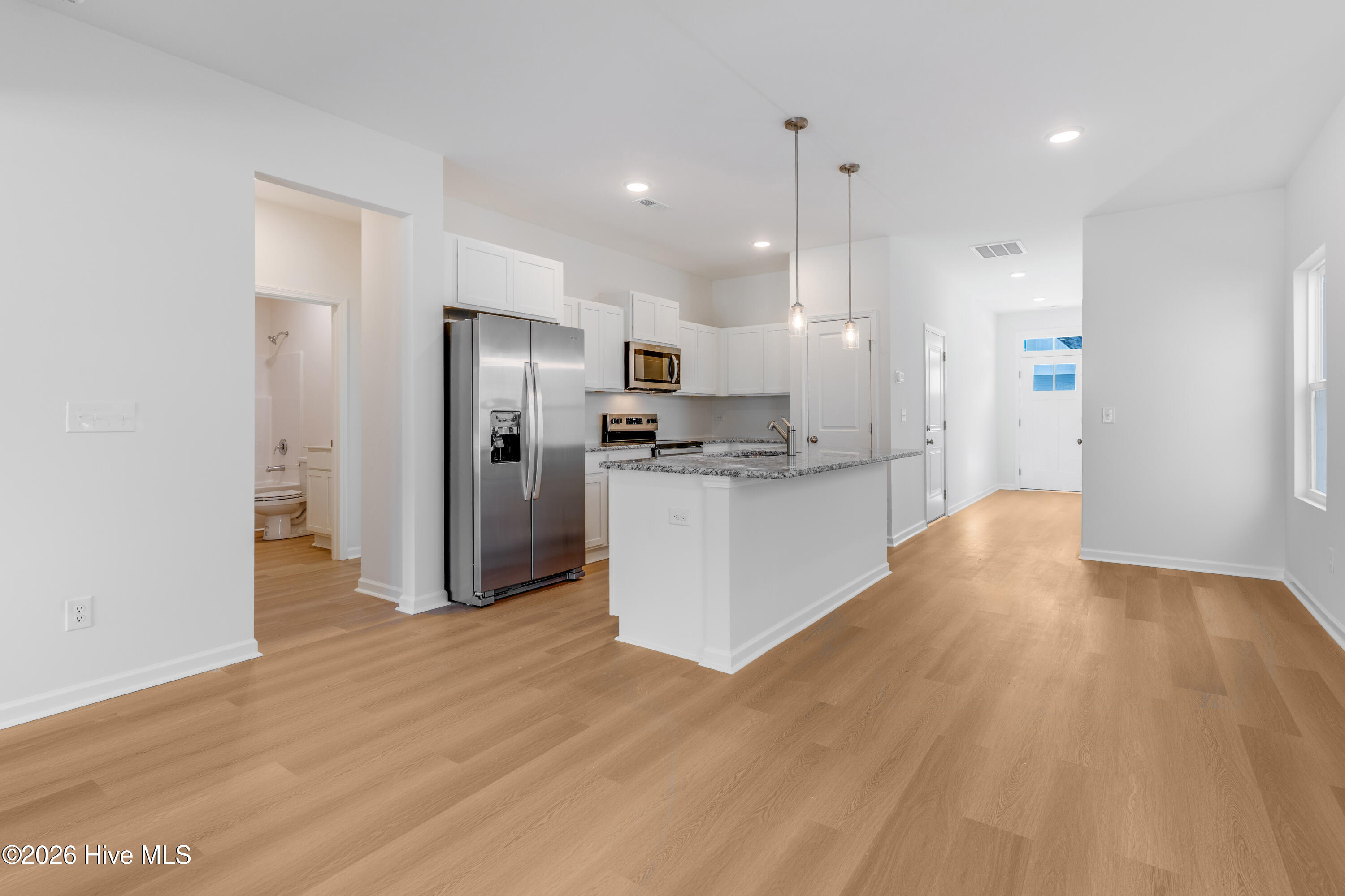 100563545 | Photo 11