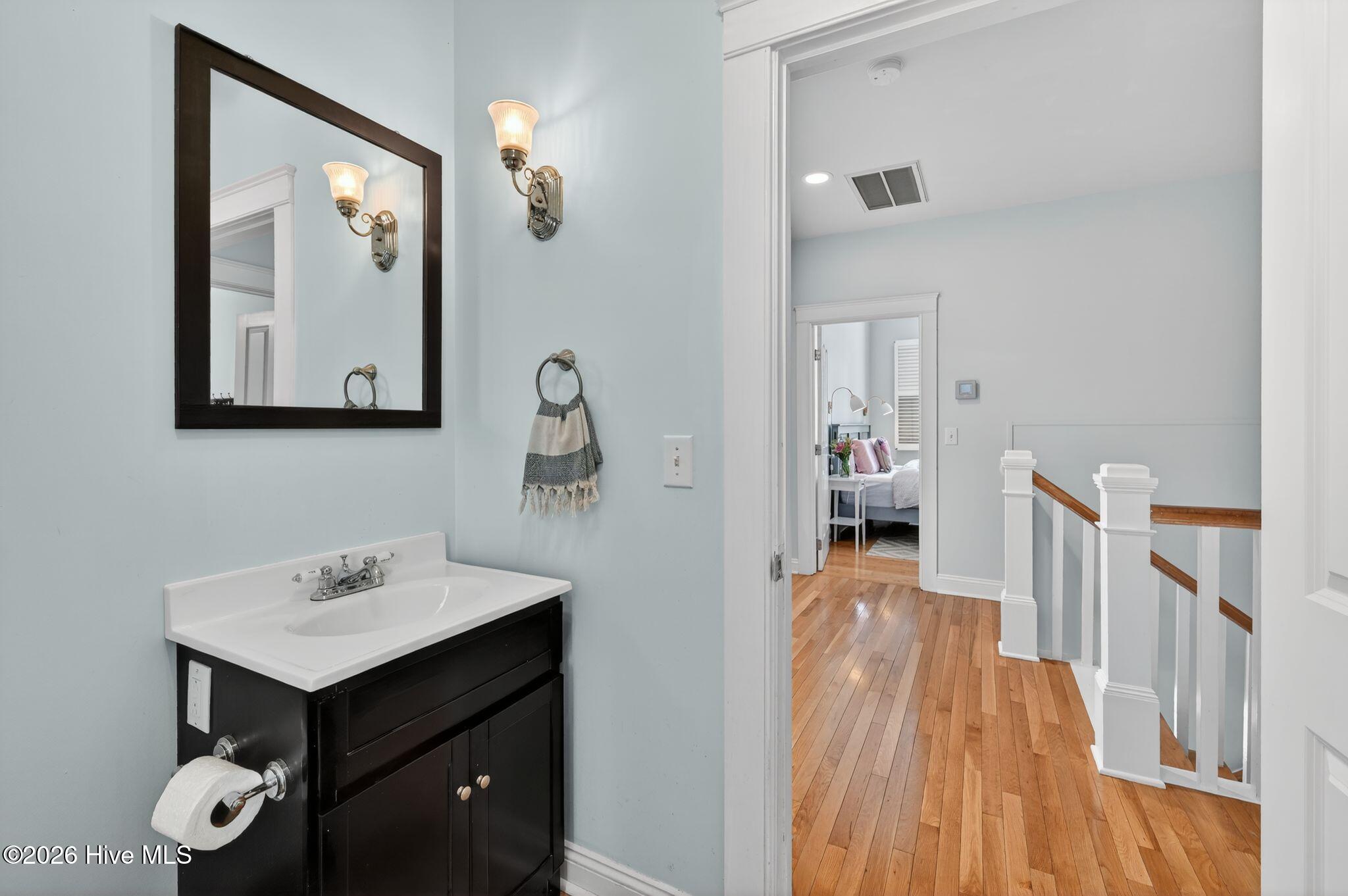 100569921 | Photo 34