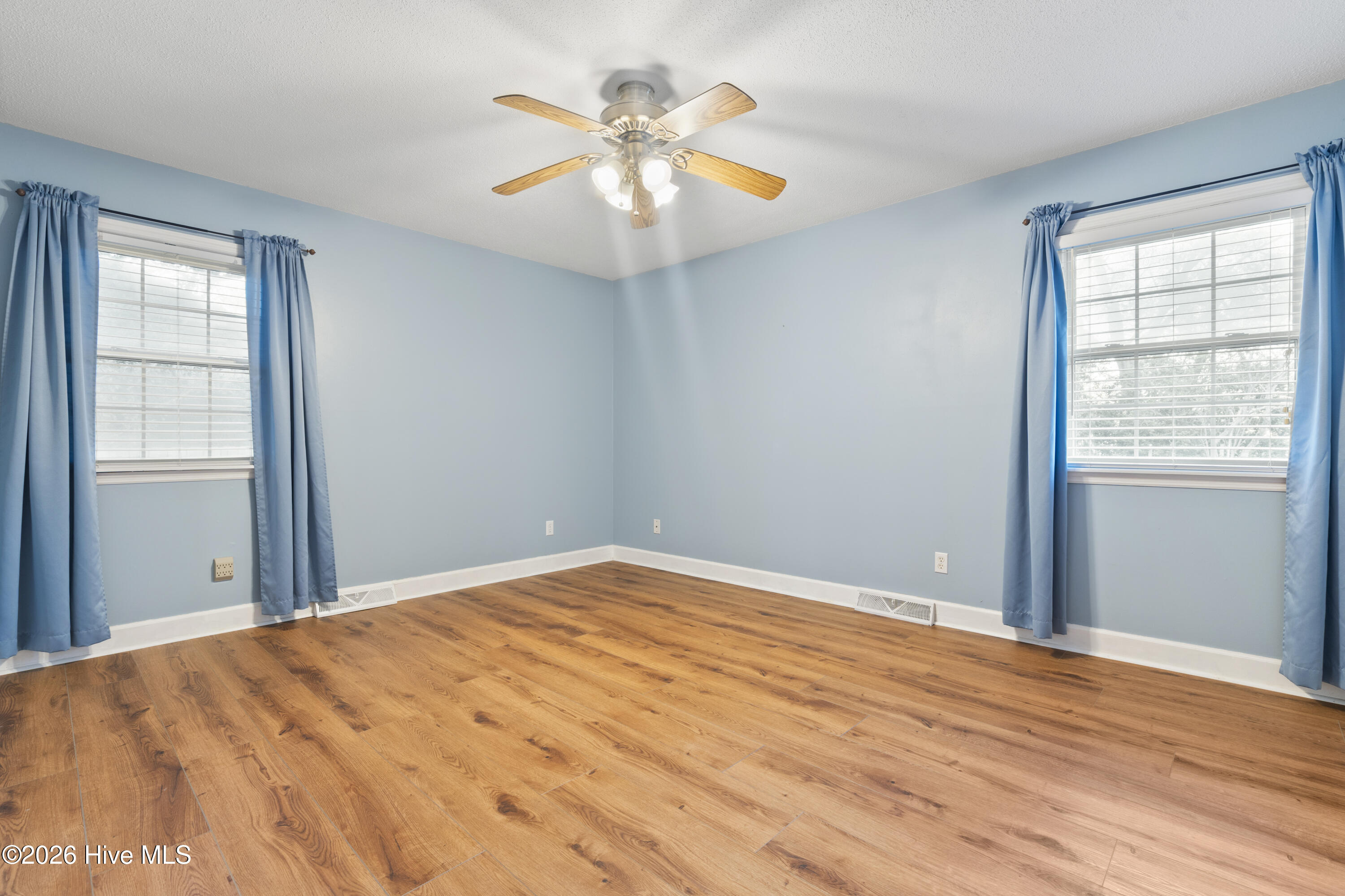 100549887 | Photo 48