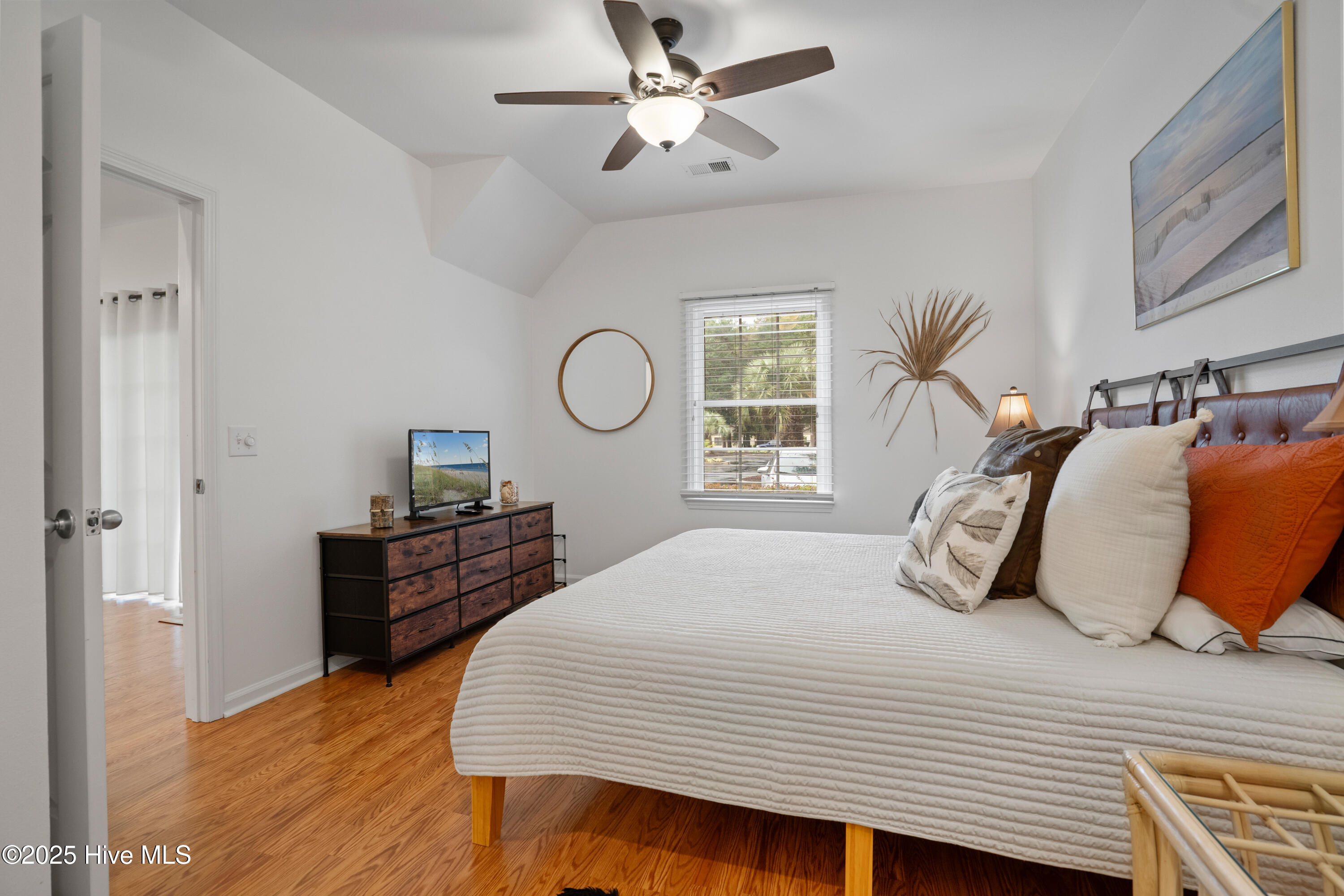 100533725 | Photo 28