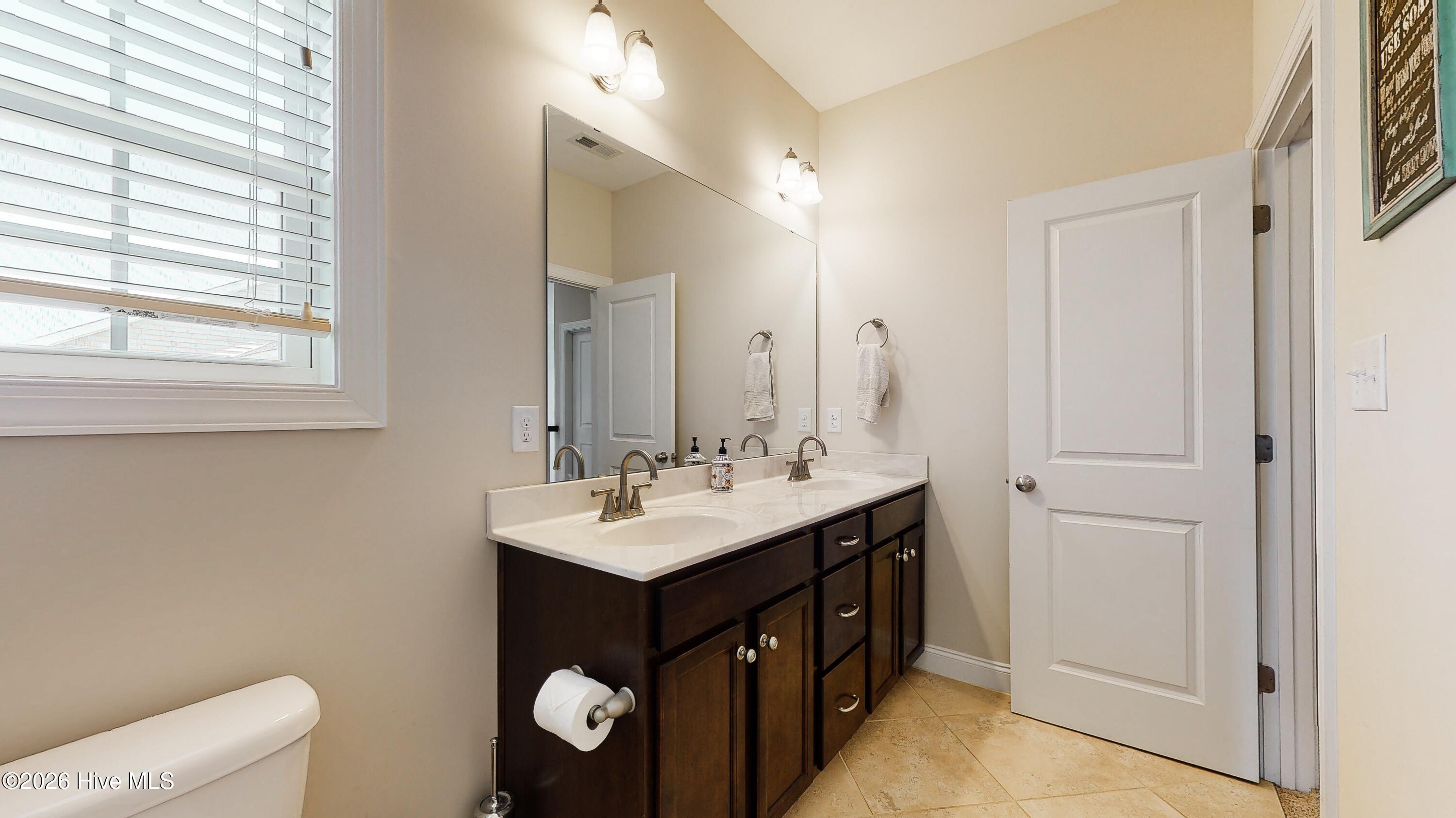 100570158 | Photo 34