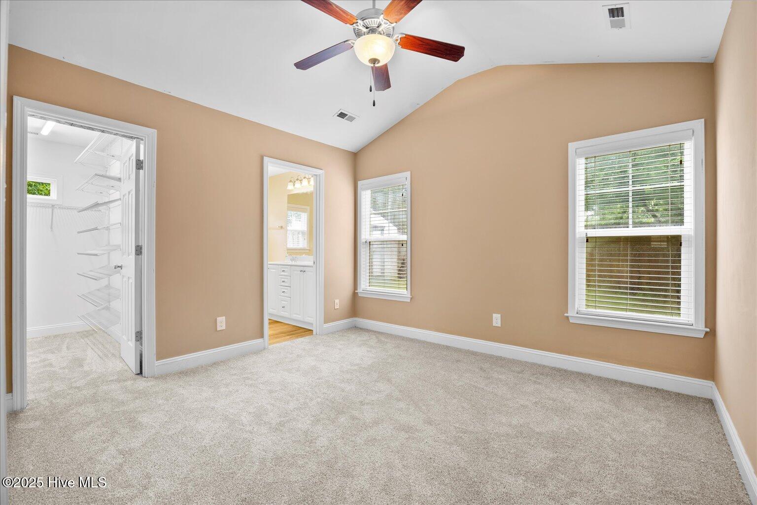 100523963 | Photo 38