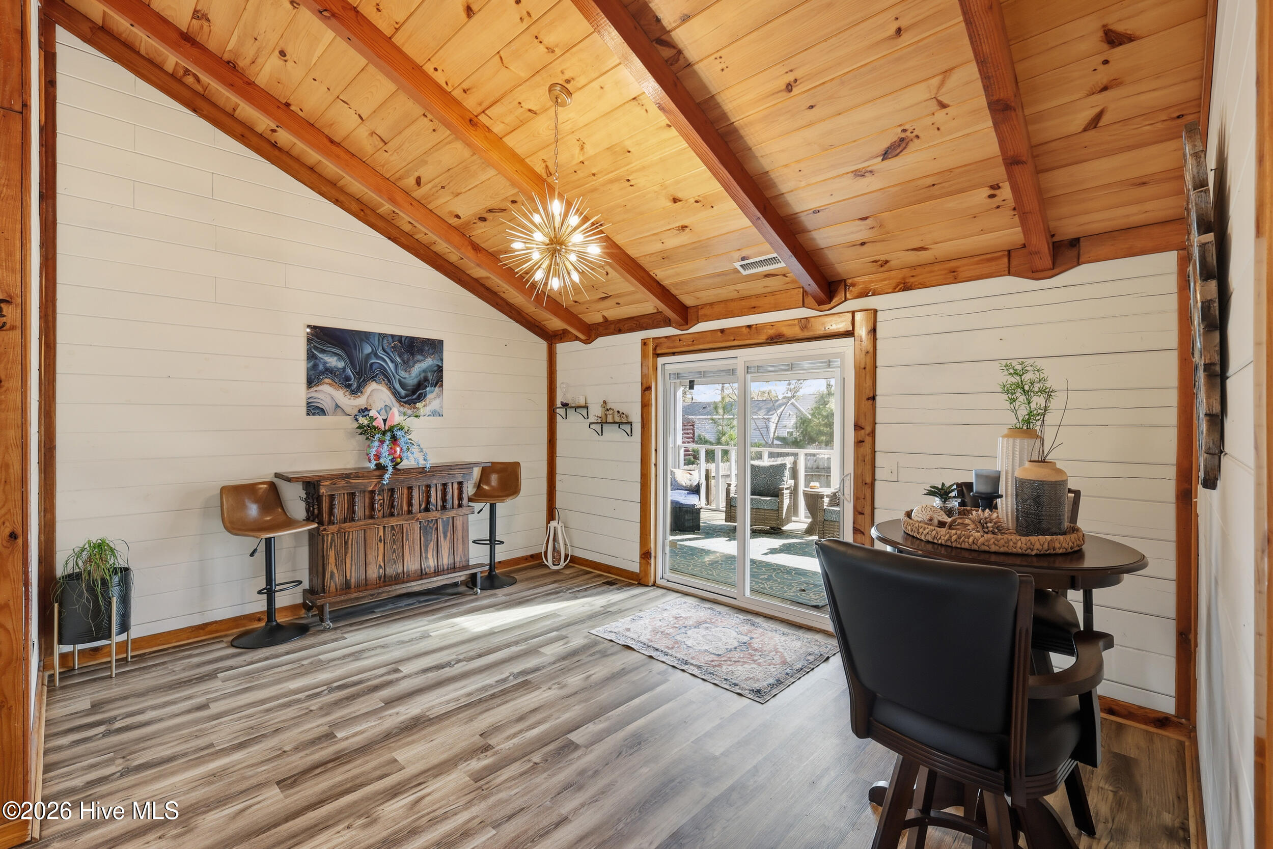 100563563 | Photo 18