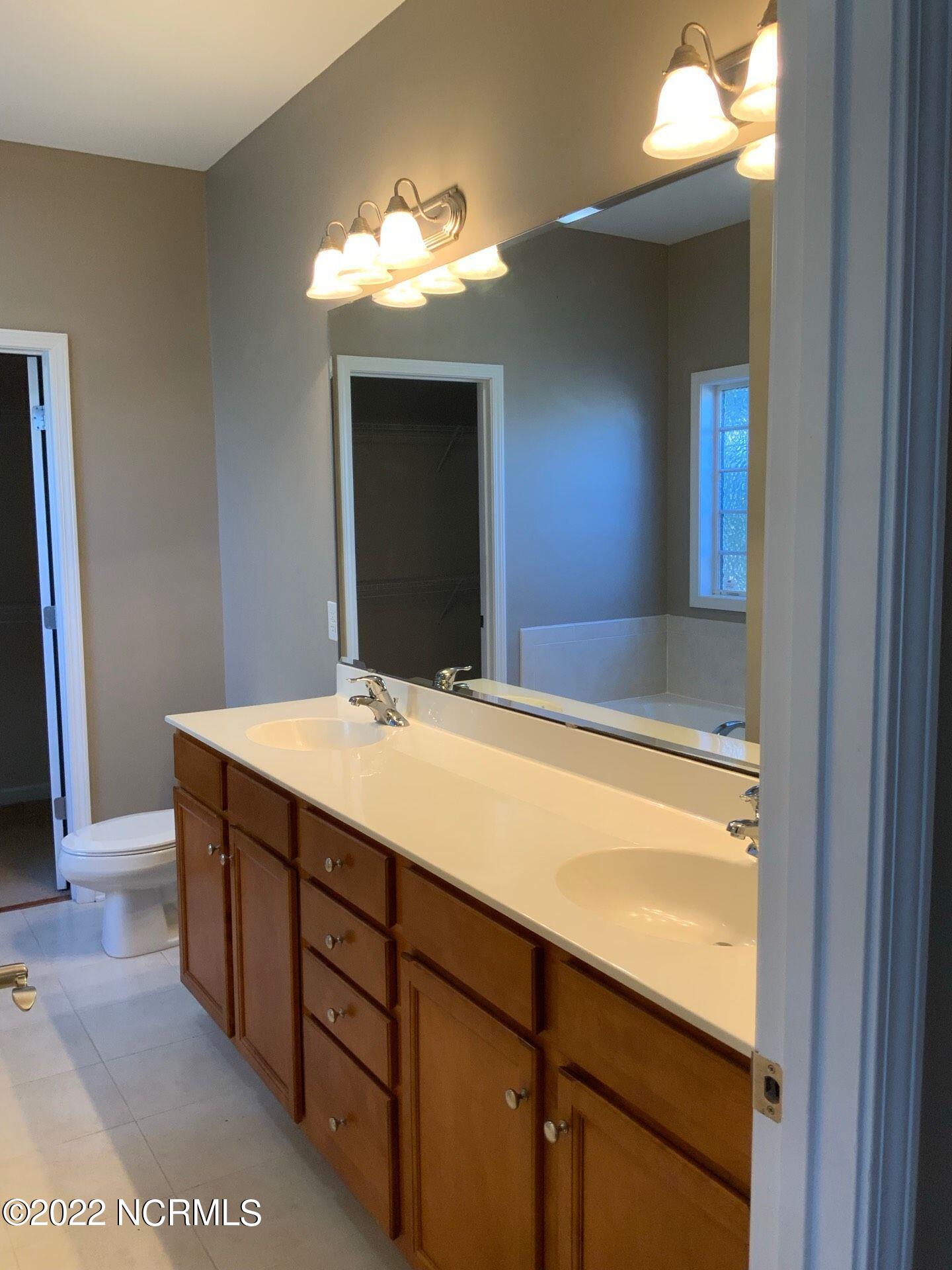 100549092 | Photo 11