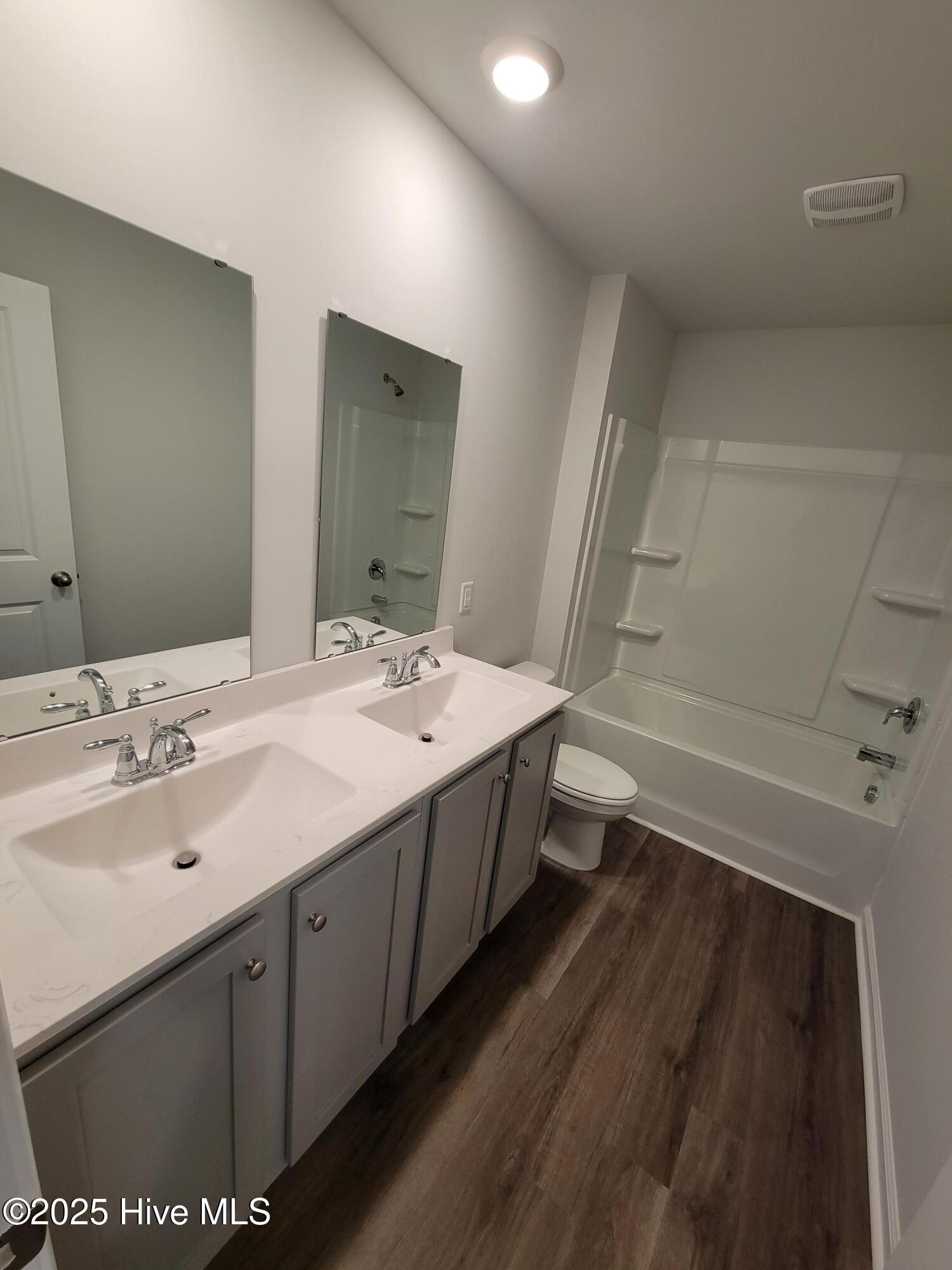 100583977 | Photo 18