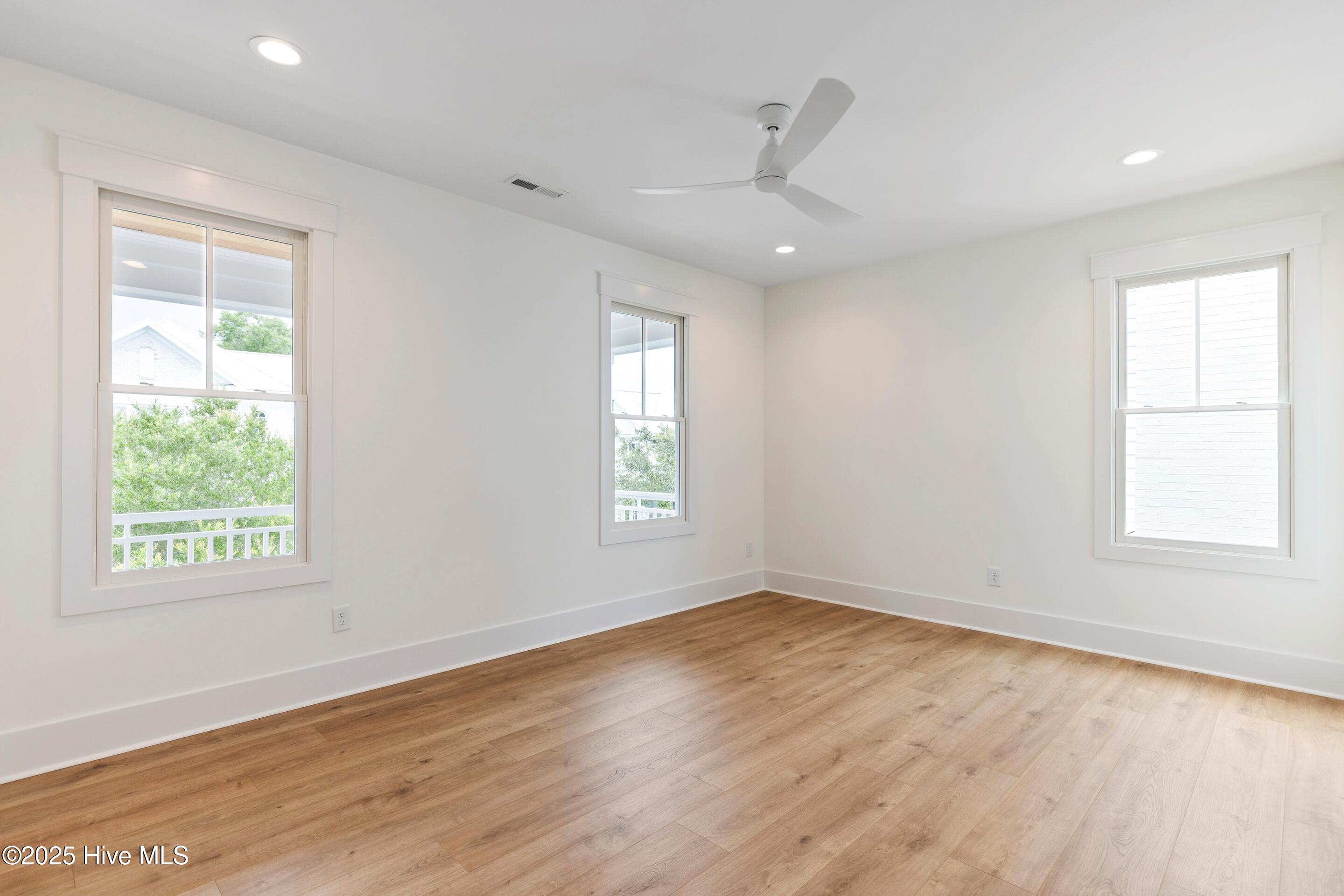 100542273 | Photo 65