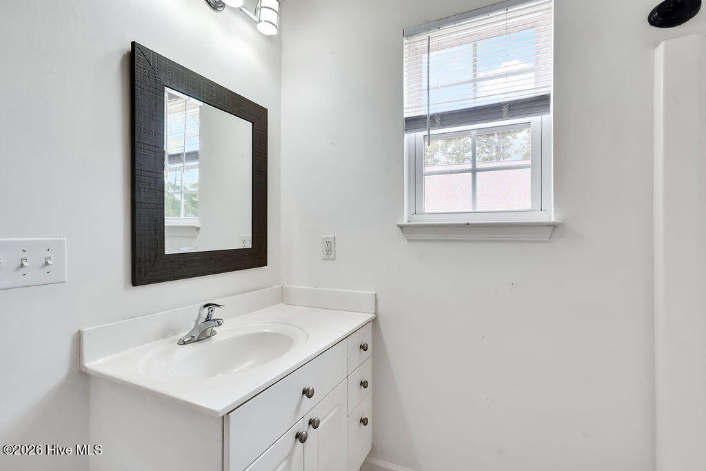 100570666 | Photo 18