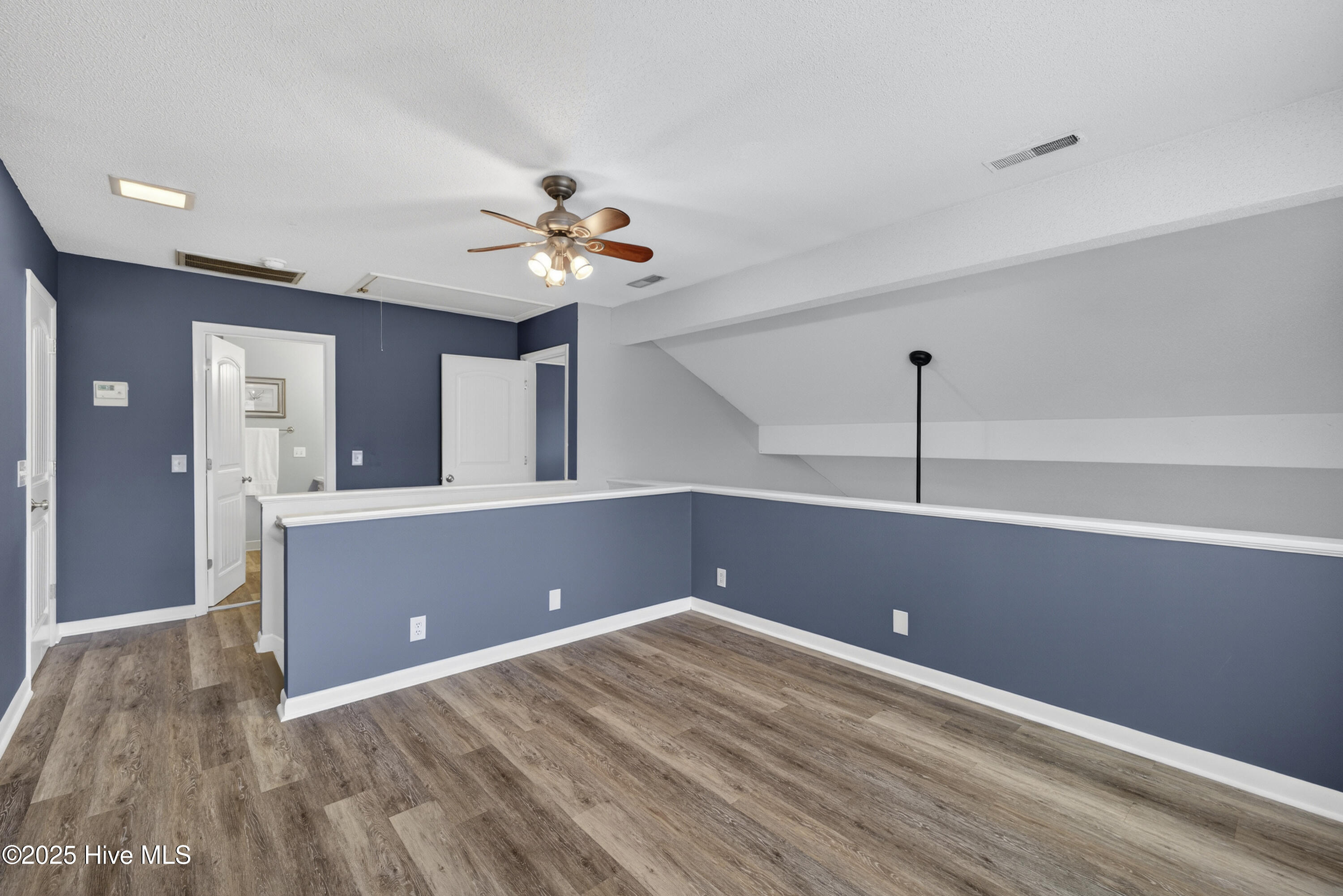 100543749 | Photo 21