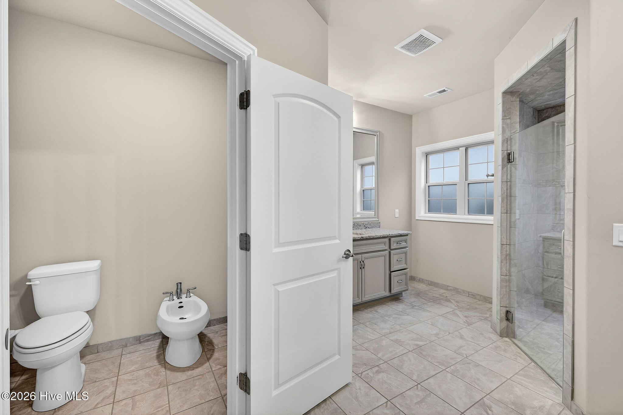 100557341 | Photo 36