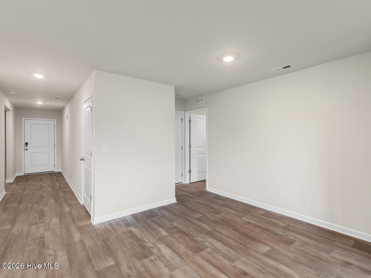 100551110 | Photo 14