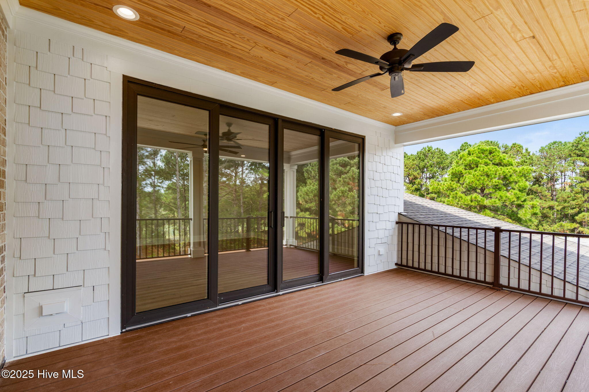 100509277 | Photo 51