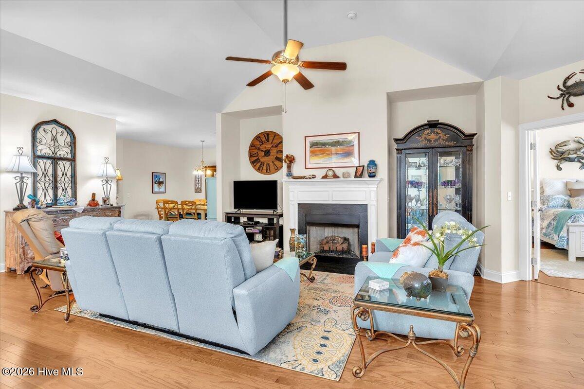 100549972 | Photo 19