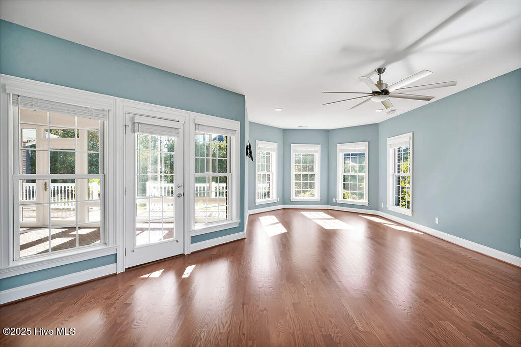 100540084 | Photo 11