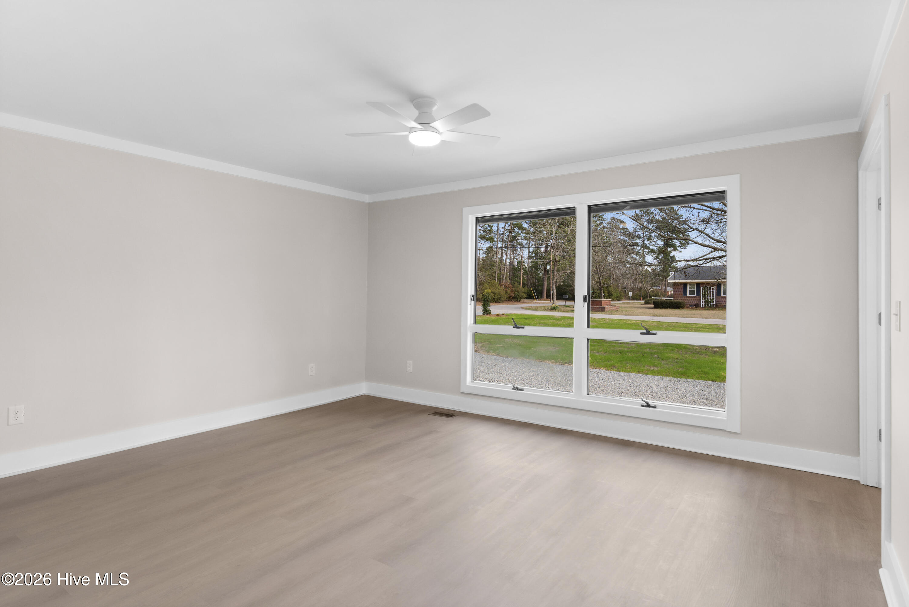 100561739 | Photo 20