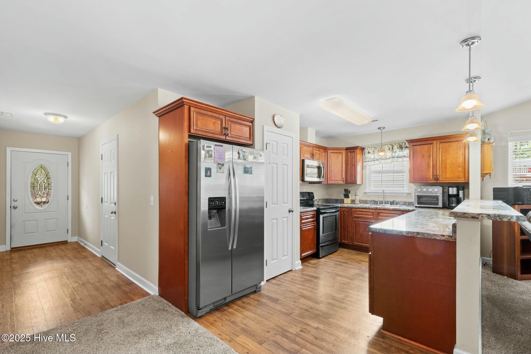 100503089 | Photo 30