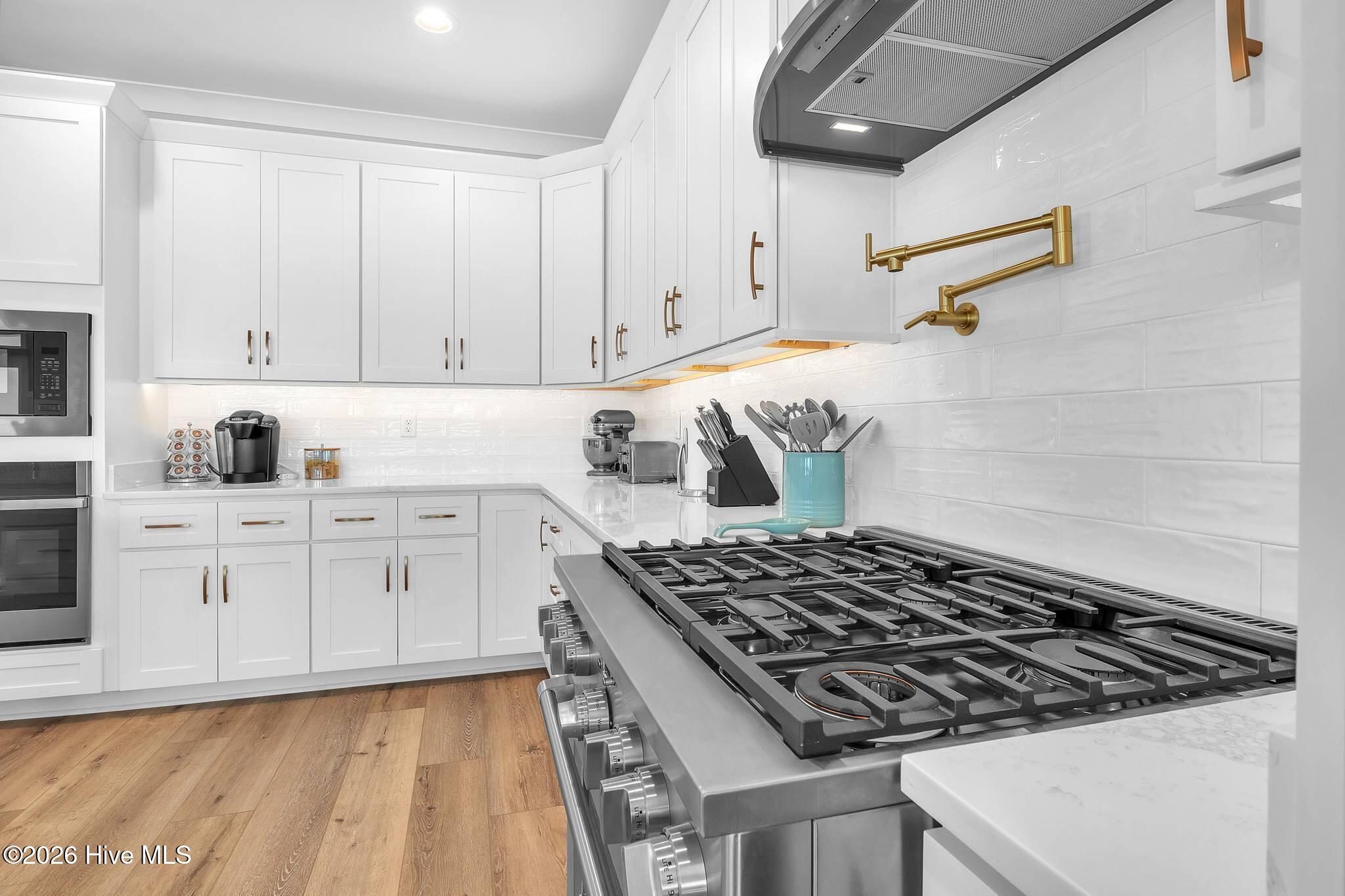 100558345 | Photo 25