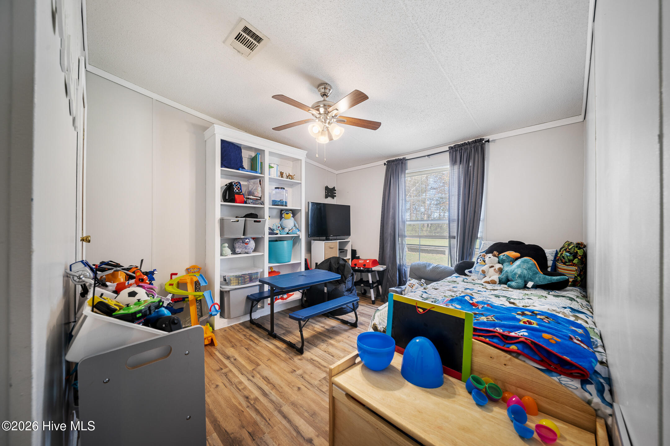 100561716 | Photo 23