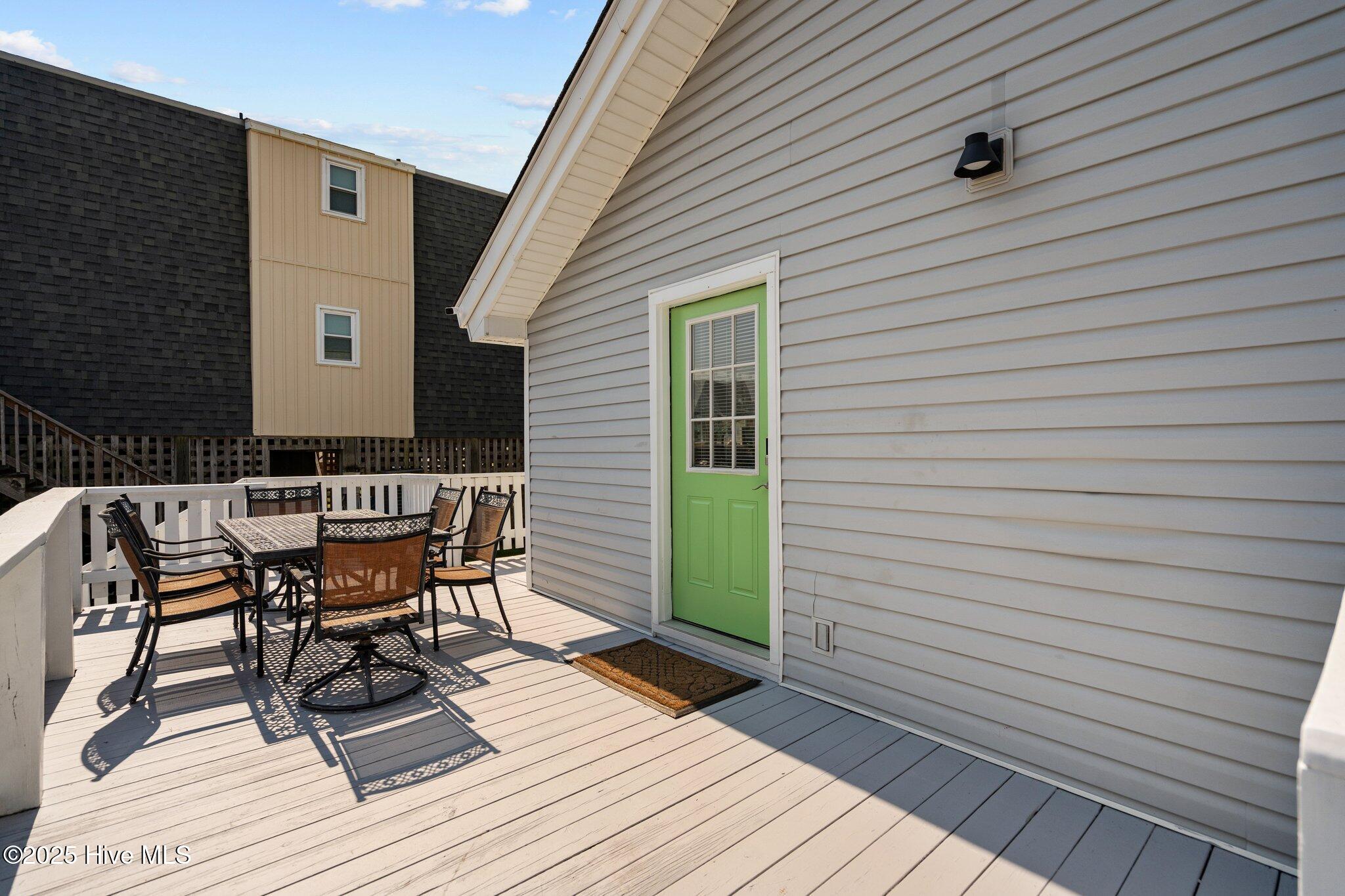 100537194 | Photo 70