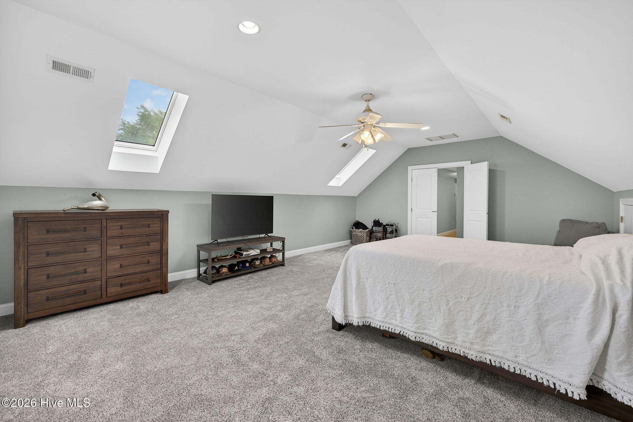 100563131 | Photo 52