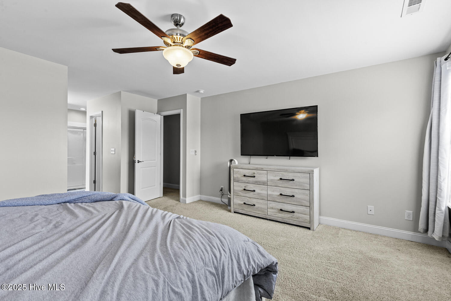 100533830 | Photo 25