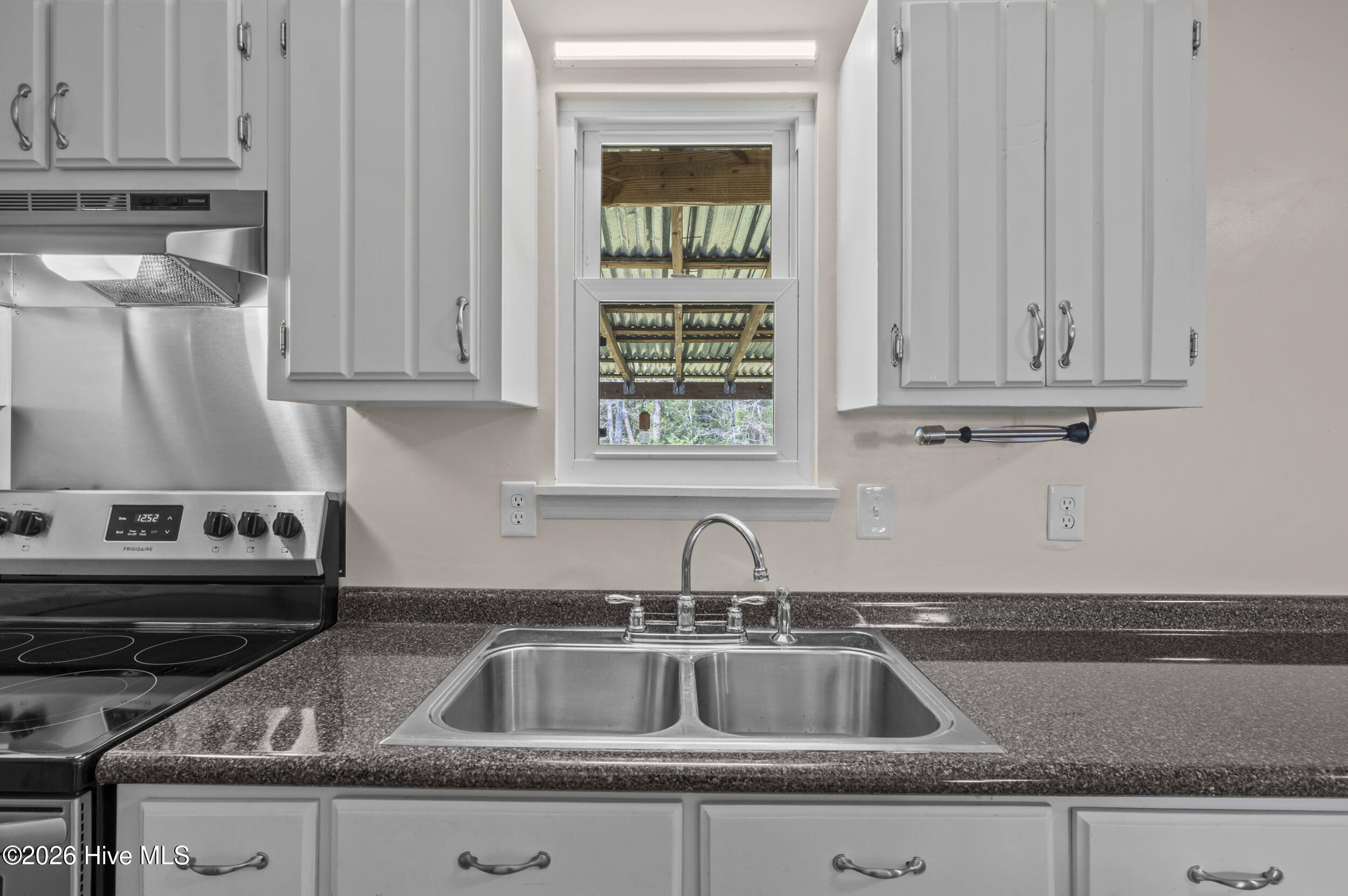 100564670 | Photo 10