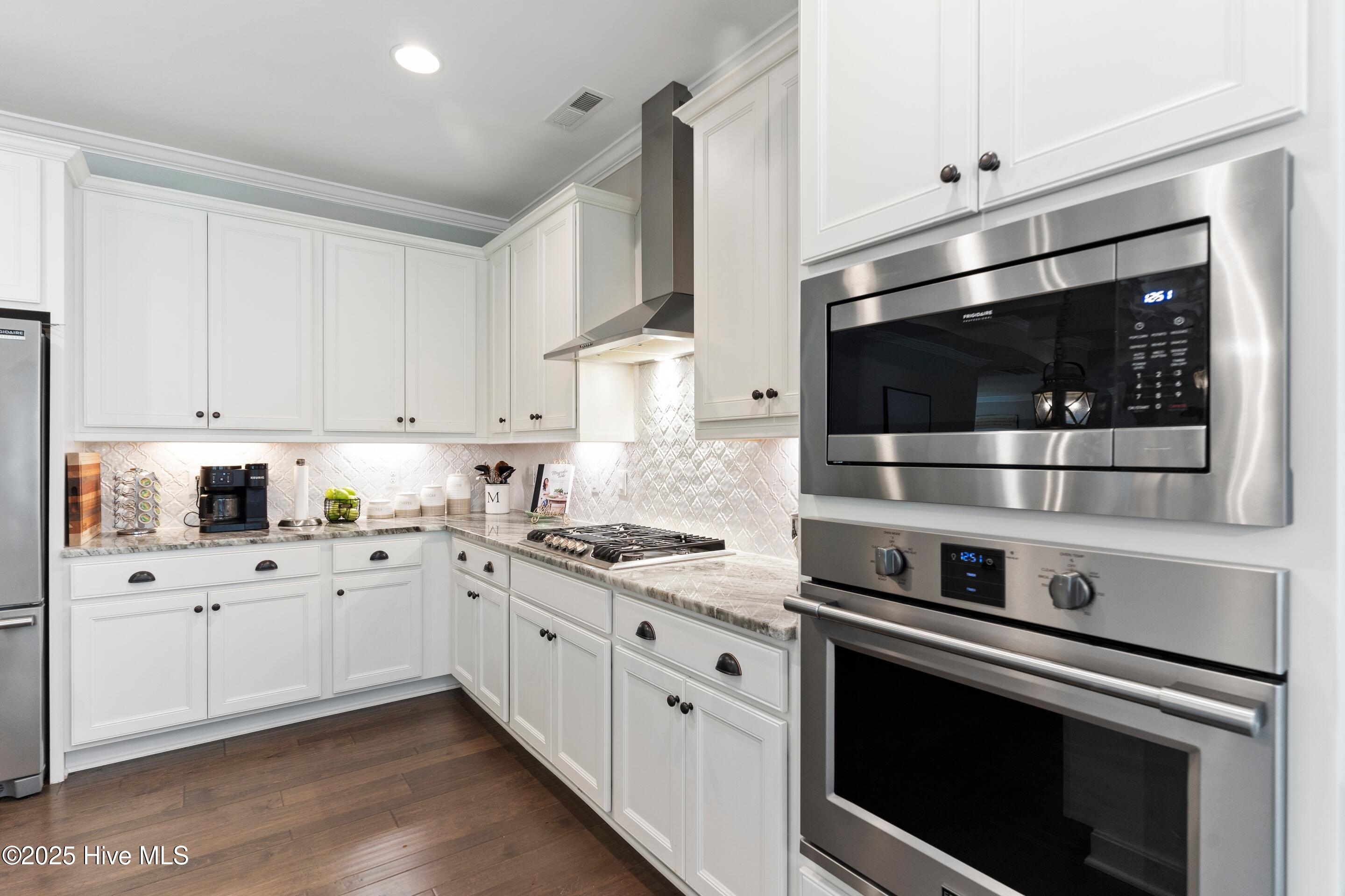 100527117 | Photo 12