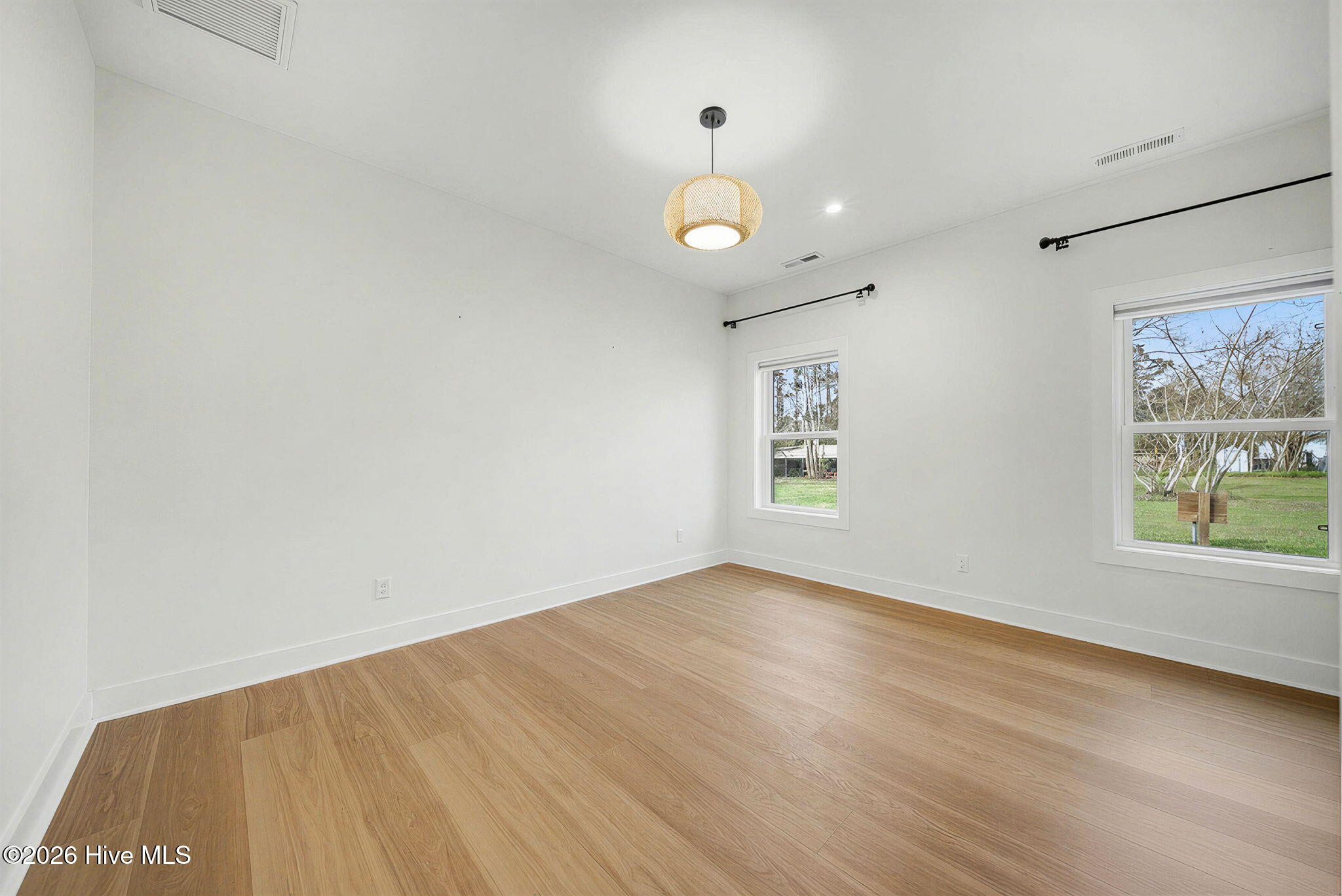 100564194 | Photo 23