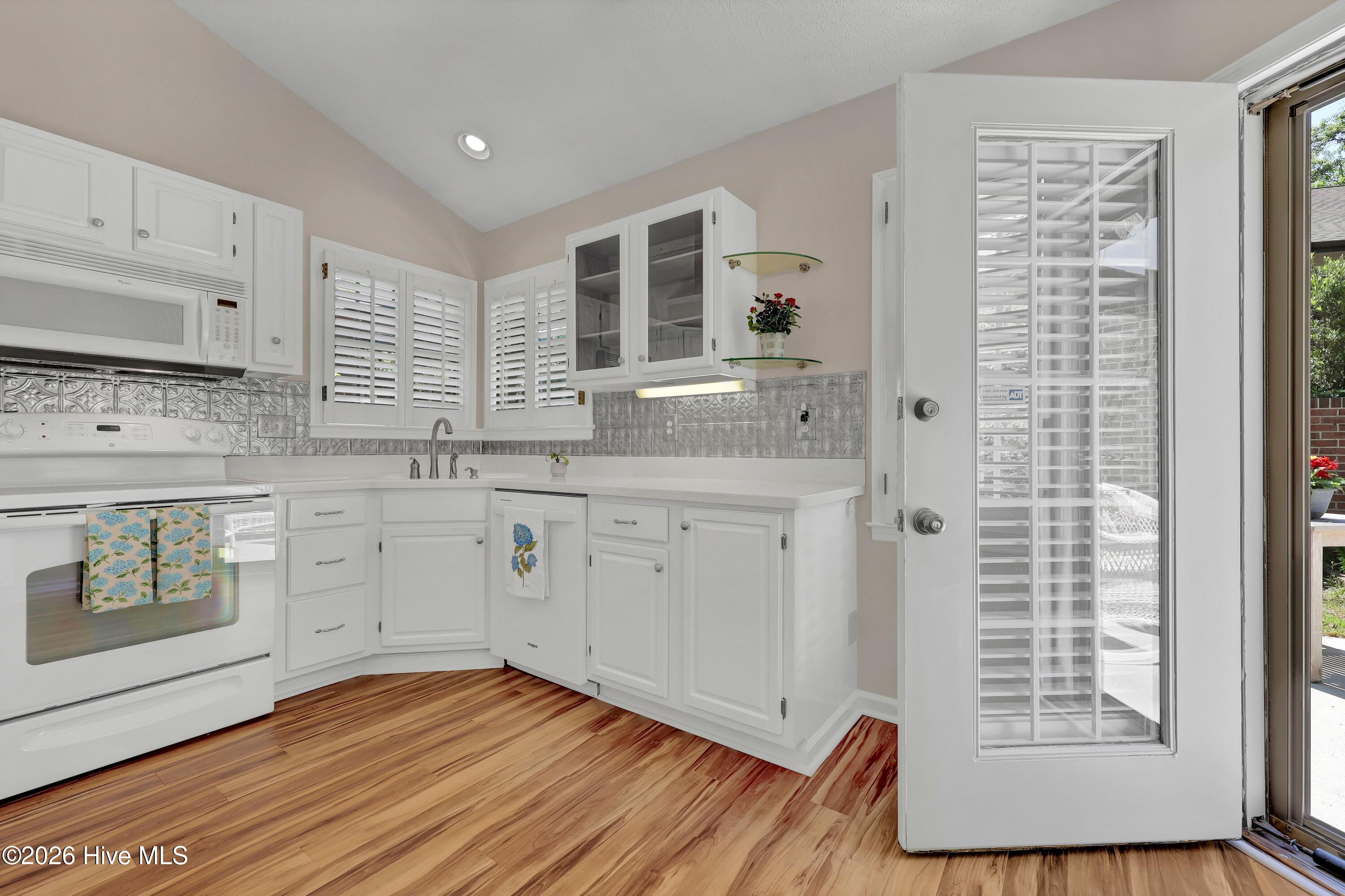 100569020 | Photo 16