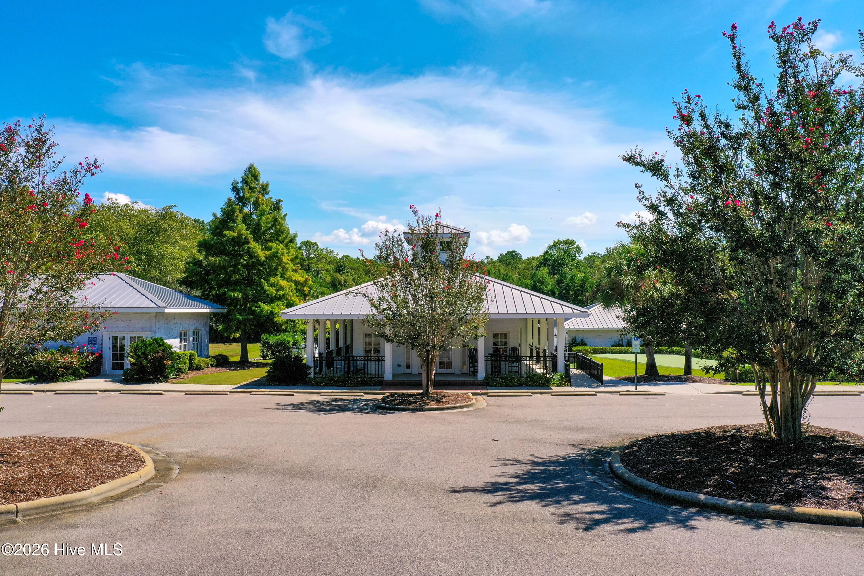 100569984 | Photo 23