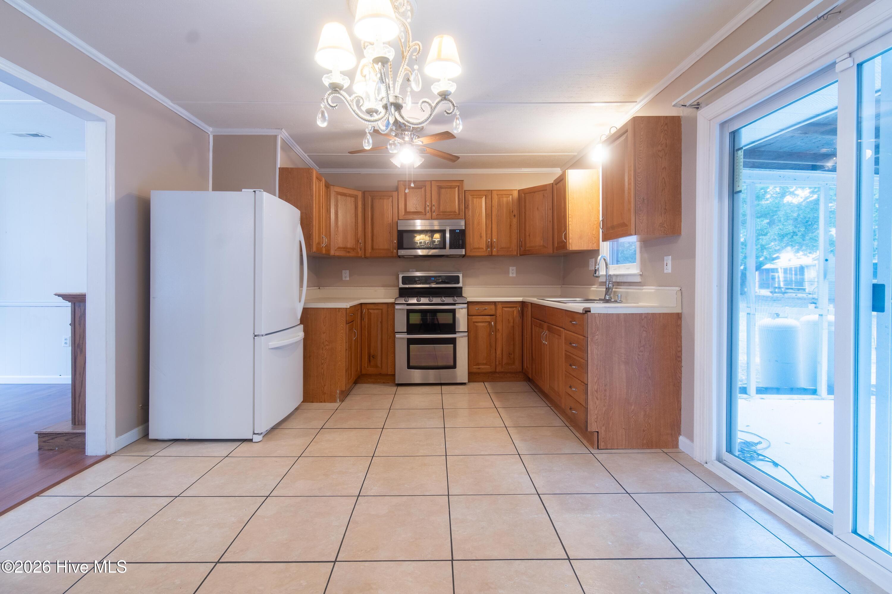 100557302 | Photo 13