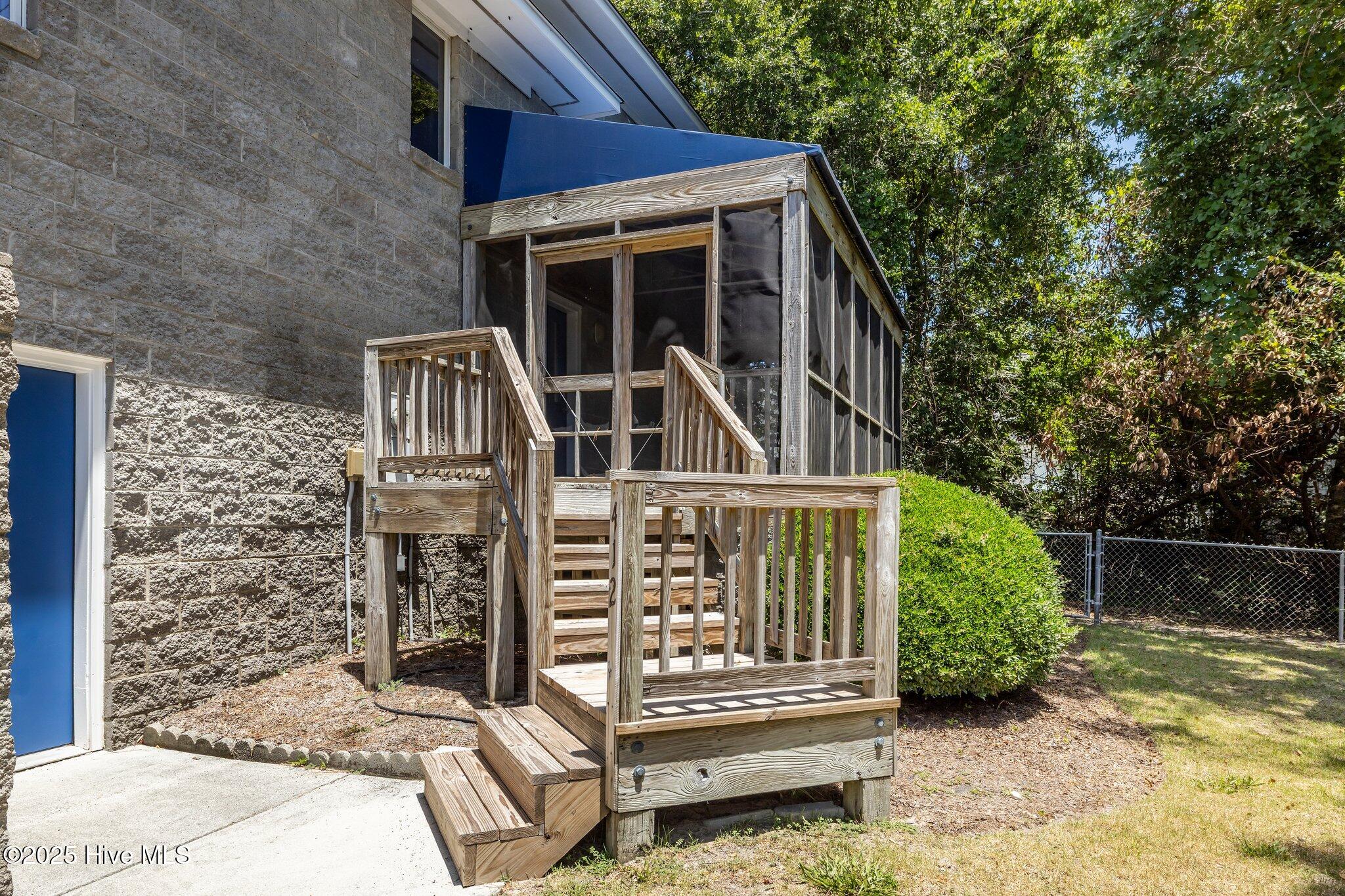 100518904 | Photo 28