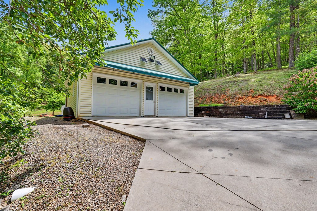 522 Fred Amos Road, Murphy, NC 28906 Listing Photo  12