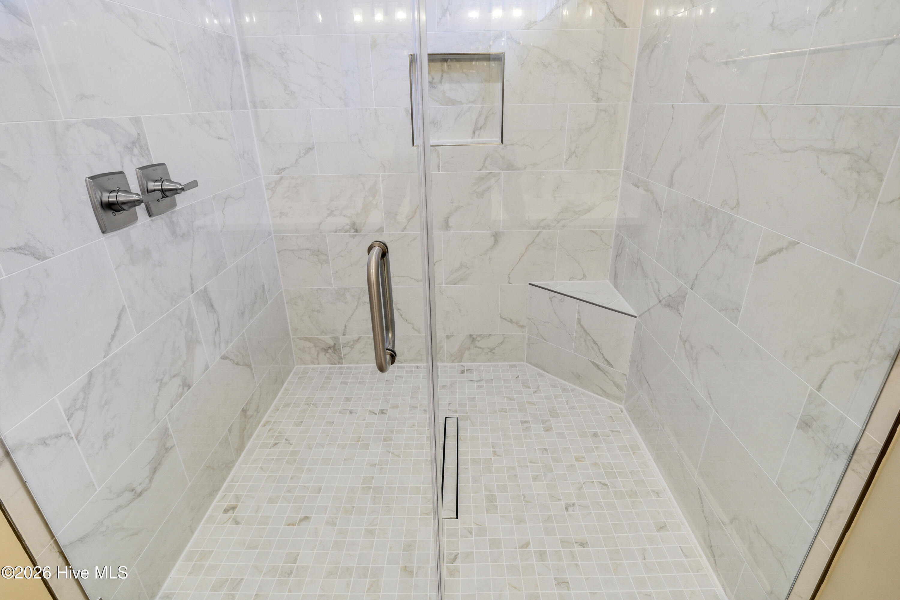 100563522 | Photo 36